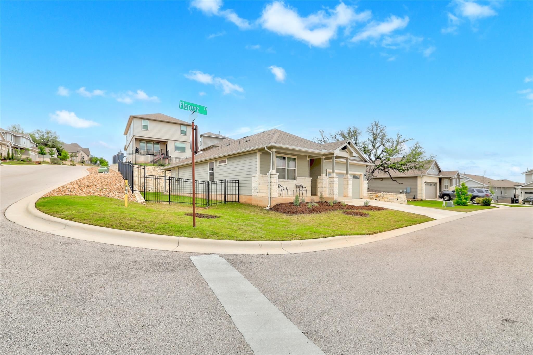 213 Florenz LN, Georgetown, TX 78628 photo 3