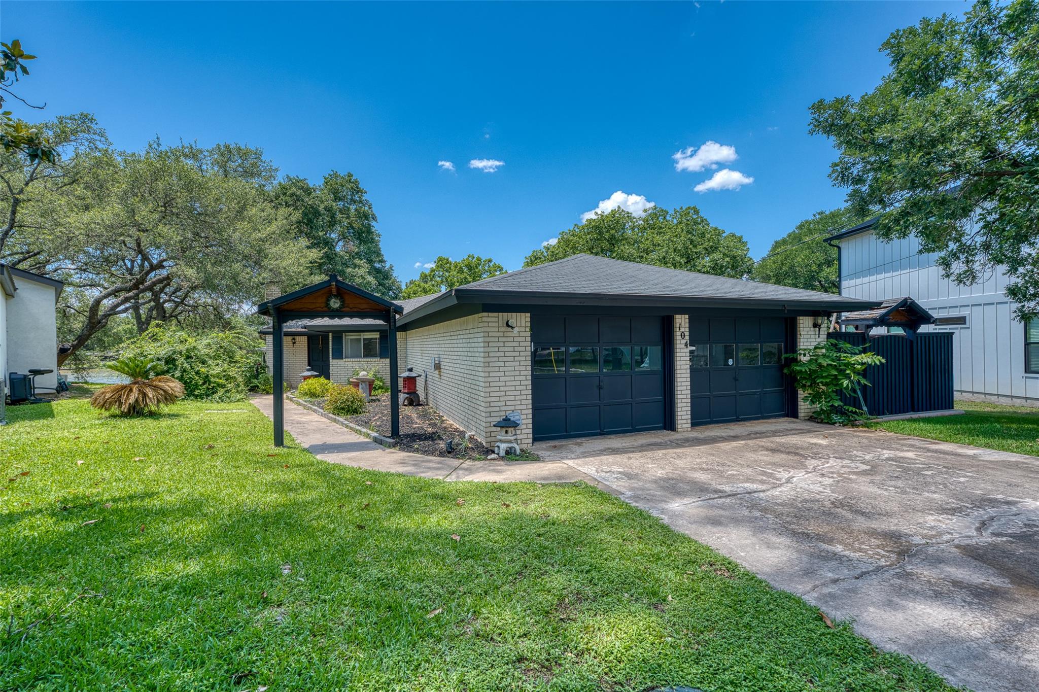 104 Bluebird LN, Highland Haven, TX 78654 photo 5