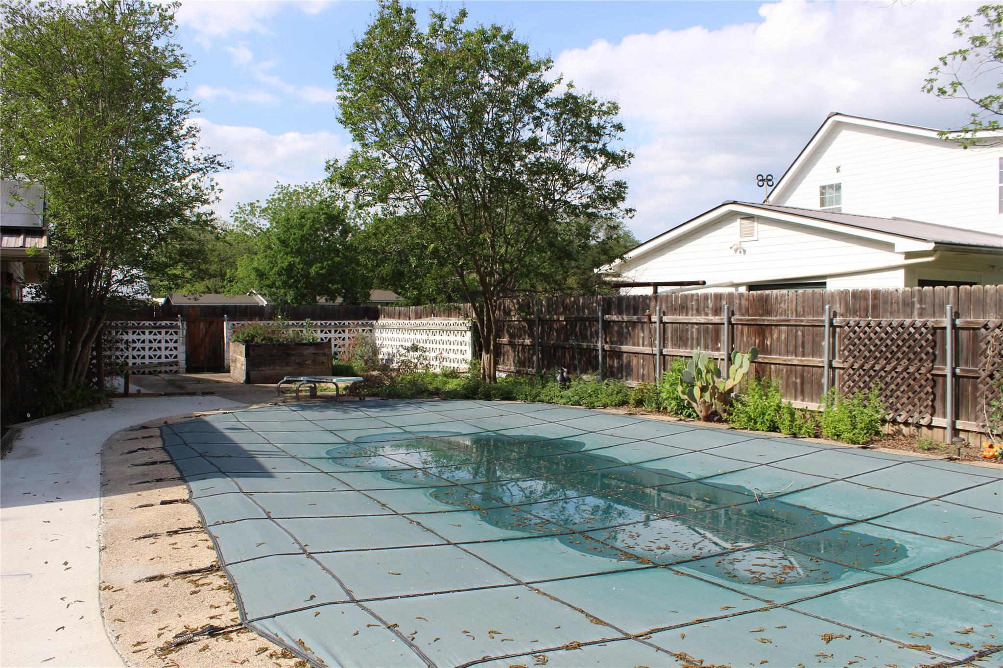 1010 Live Oak ST #B, Lockhart, TX 78644 photo 2