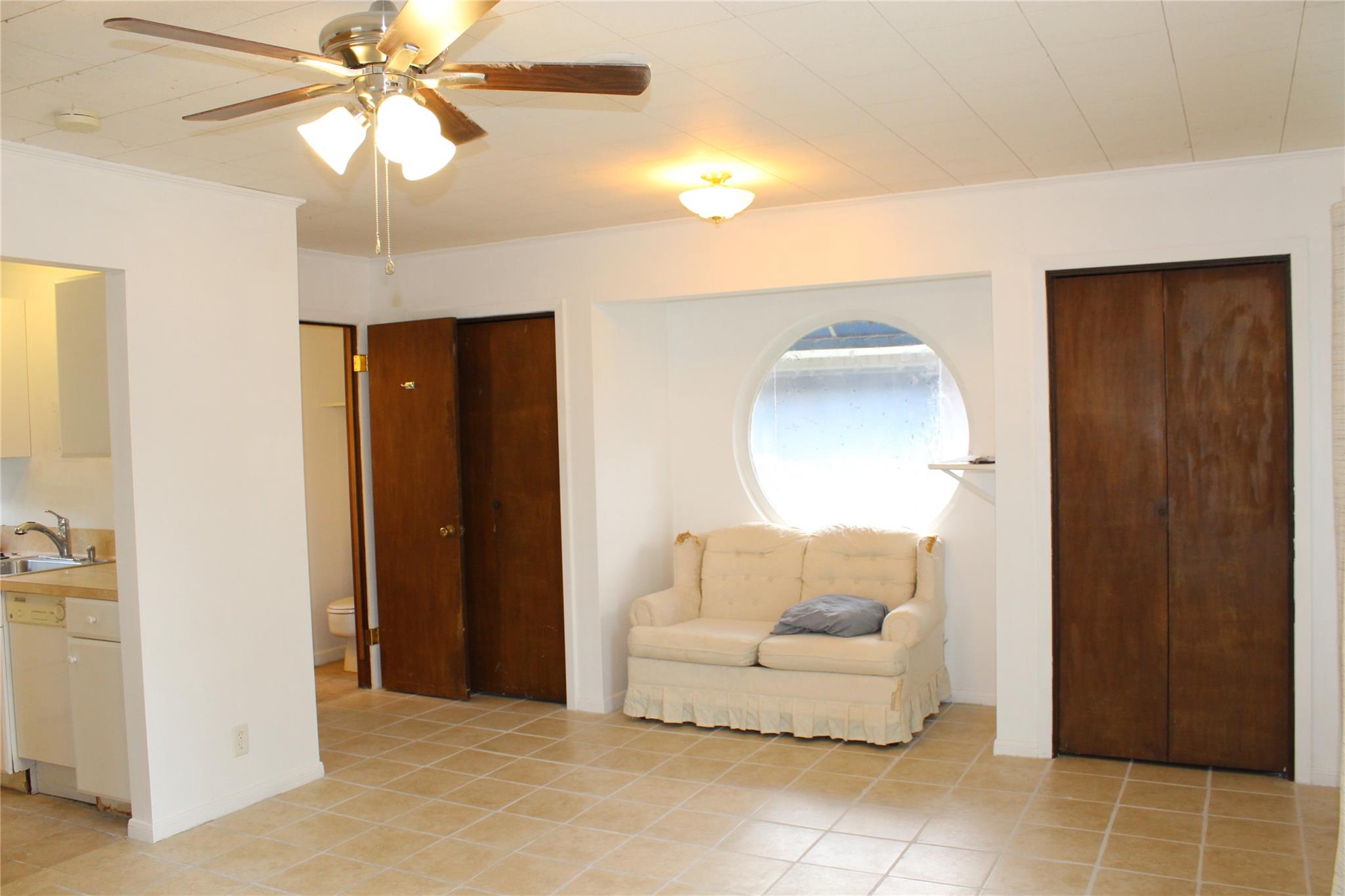 1010 Live Oak ST #B, Lockhart, TX 78644 photo 3