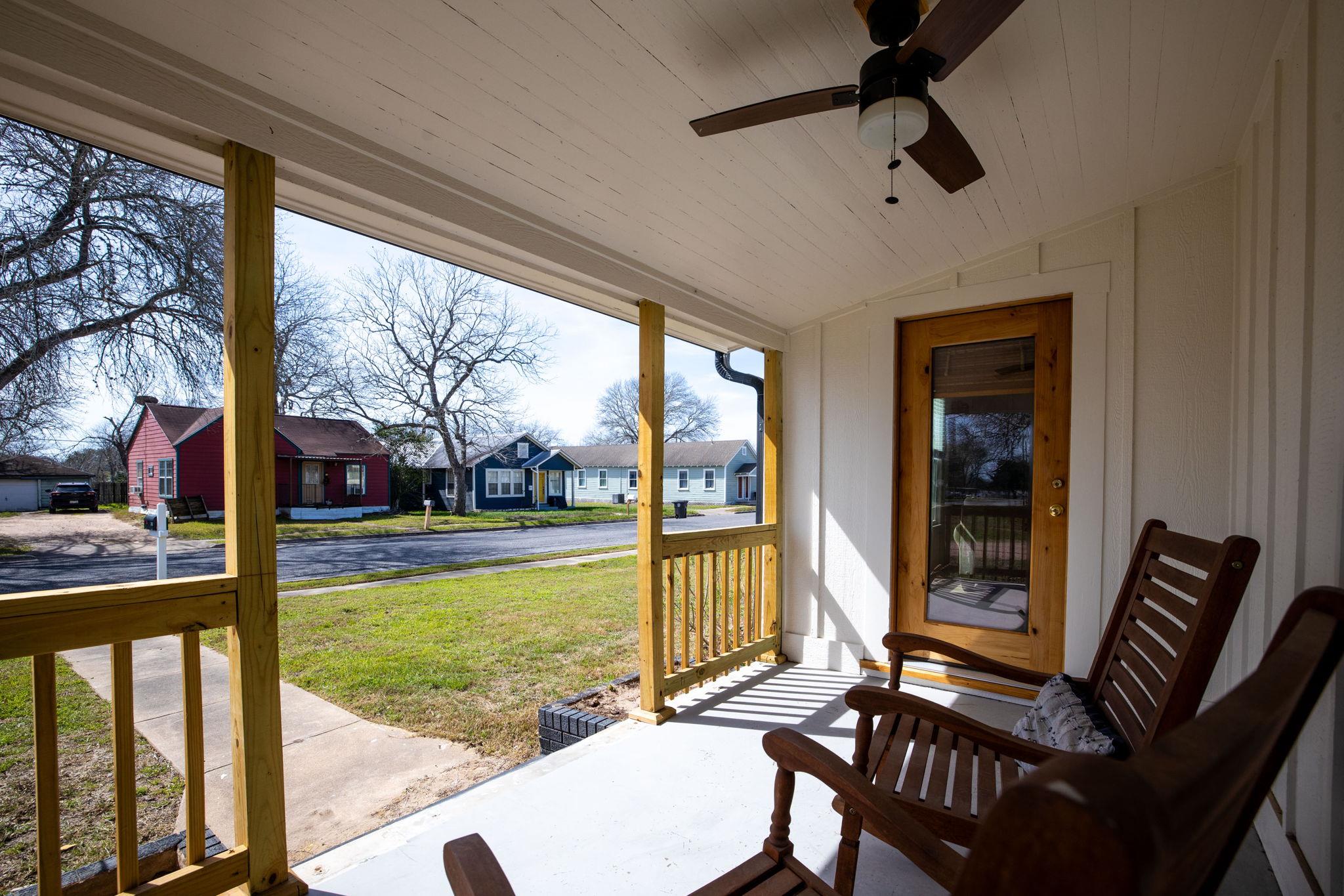 215 Paulus ST, Schulenburg, TX 78956 photo 2