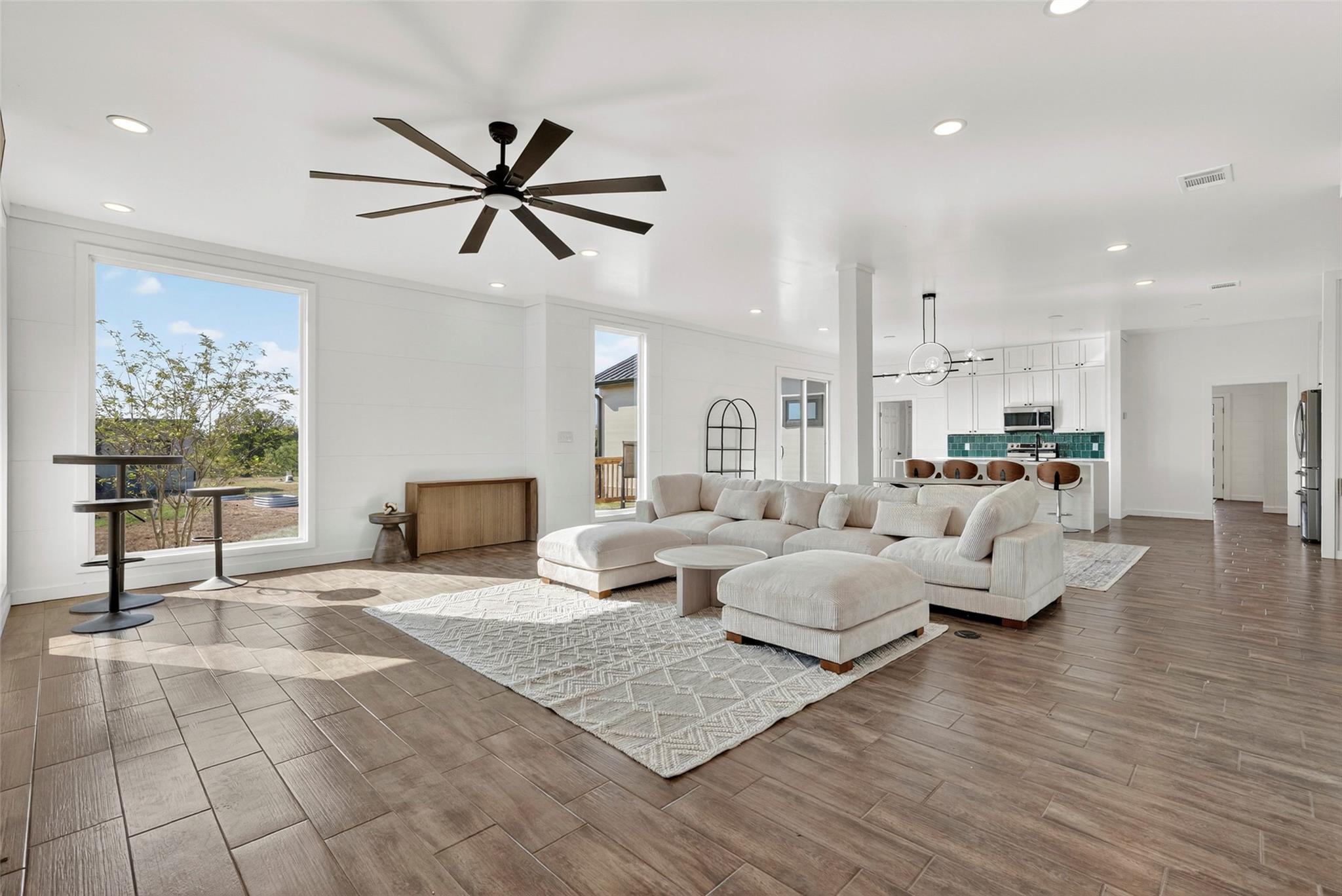 111 Starlight PATH, Red Rock, TX 78662 photo 5