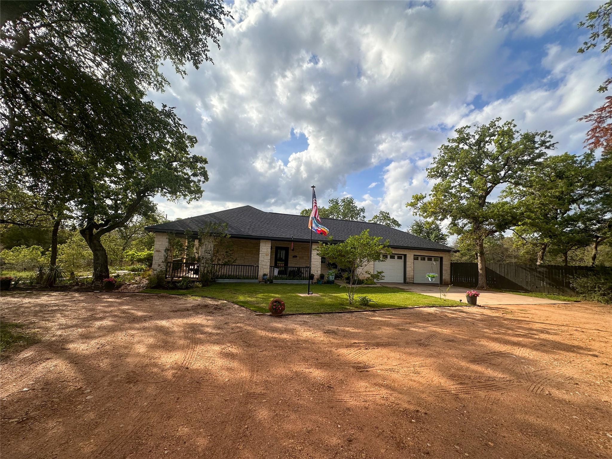368 Woodlands DR, Bastrop, TX 78602 photo 4