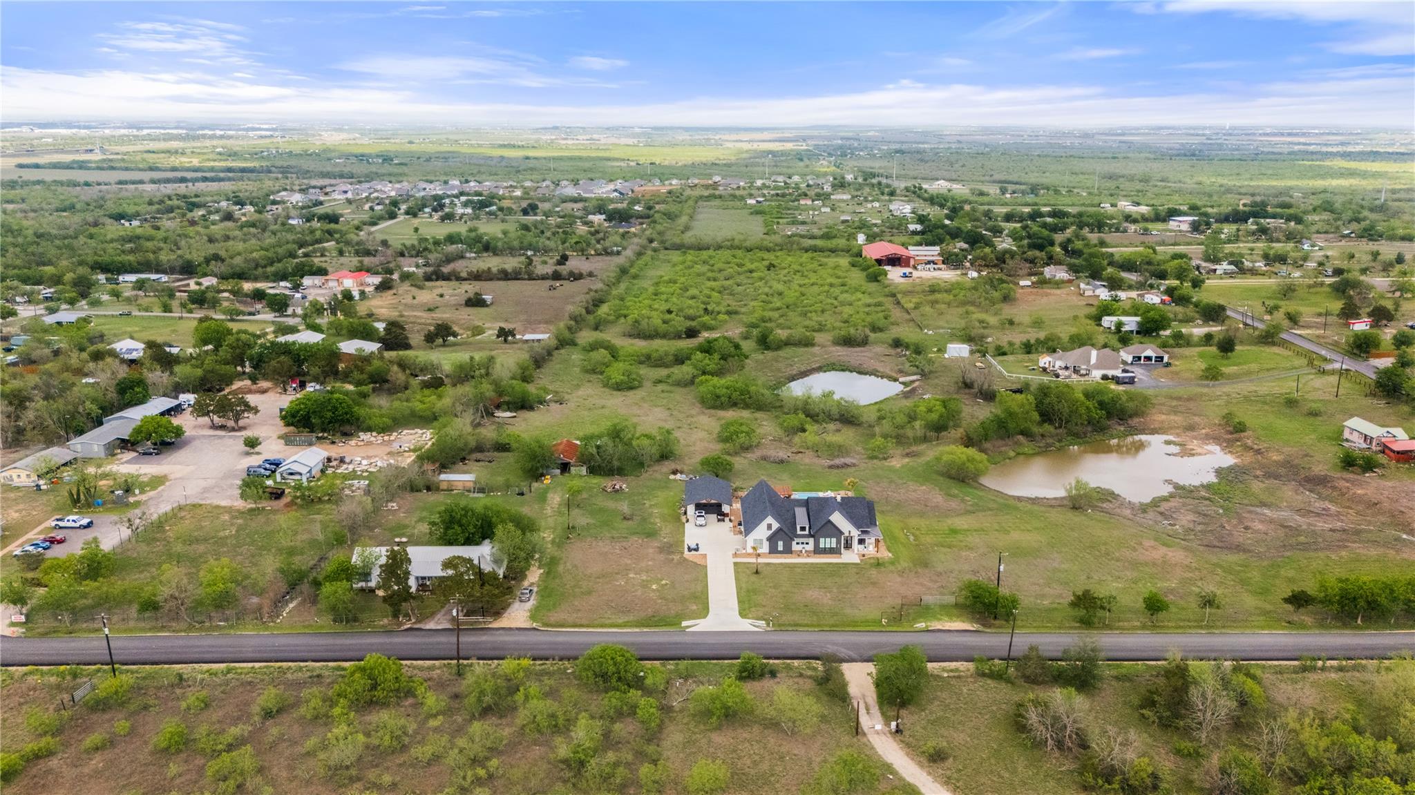 8802 Evelyn RD, Buda, TX 78610 photo 2