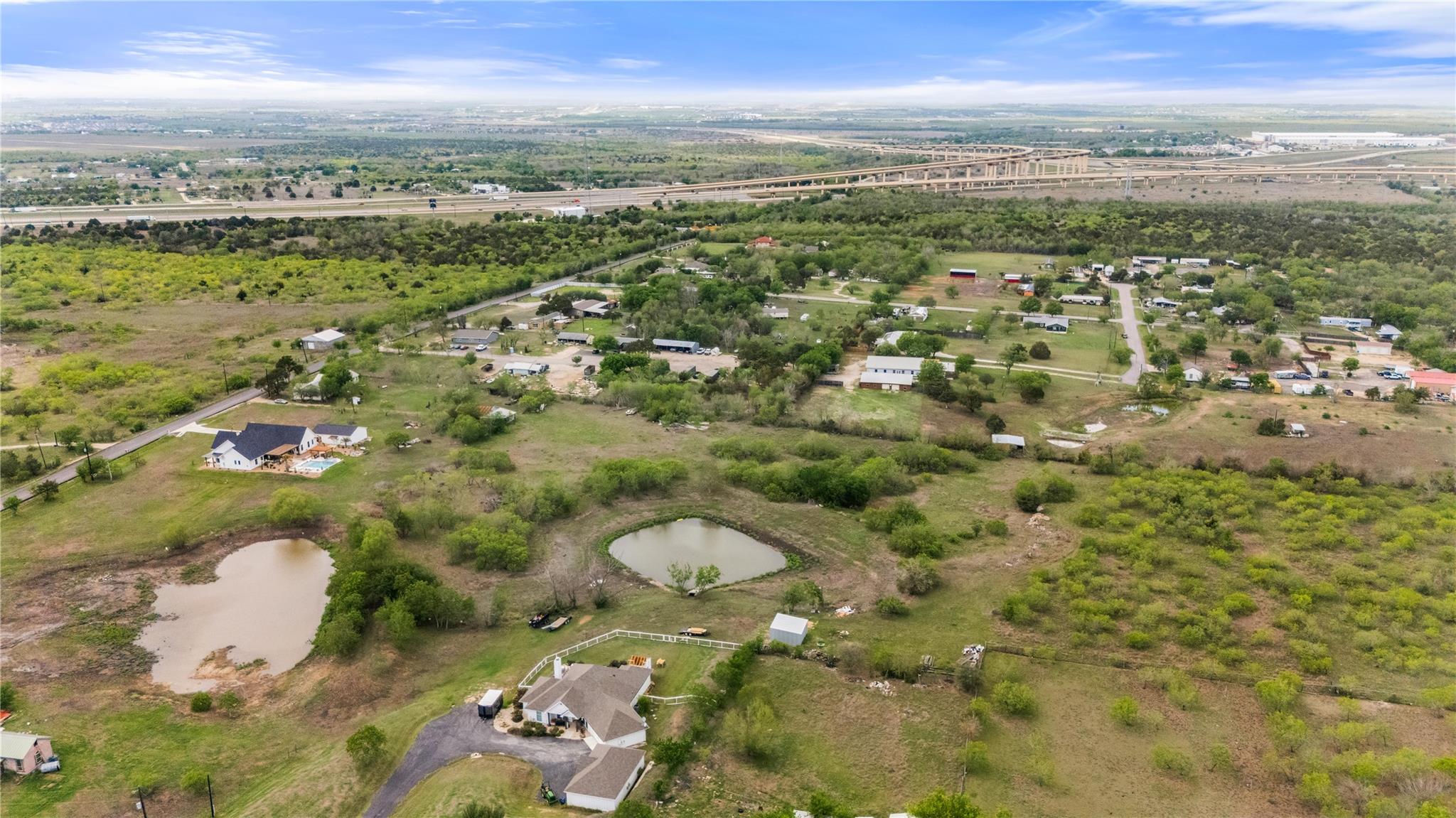 8802 Evelyn RD, Buda, TX 78610 photo 4
