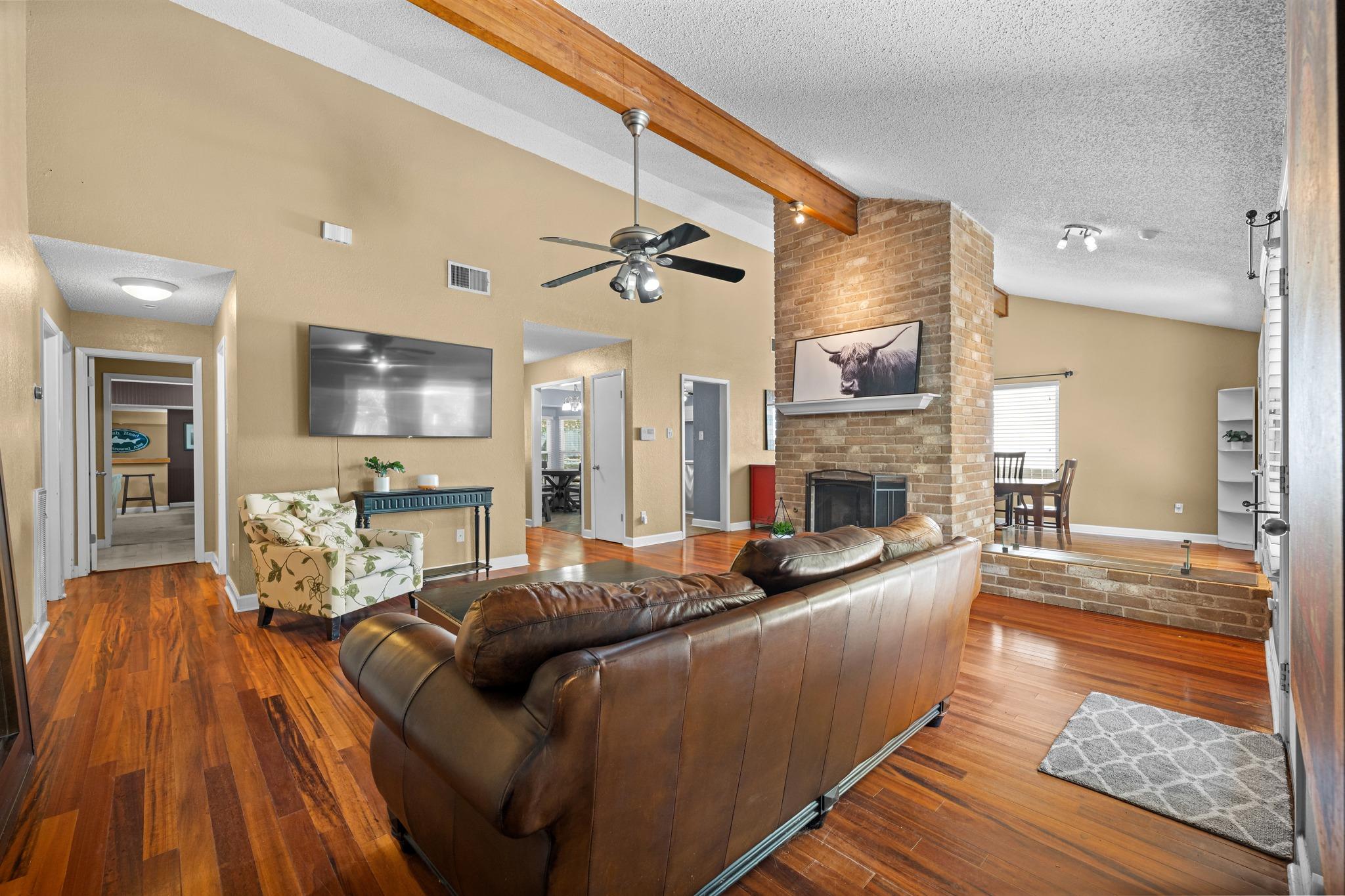 5810 Secrest DR, Austin, TX 78759 photo 4
