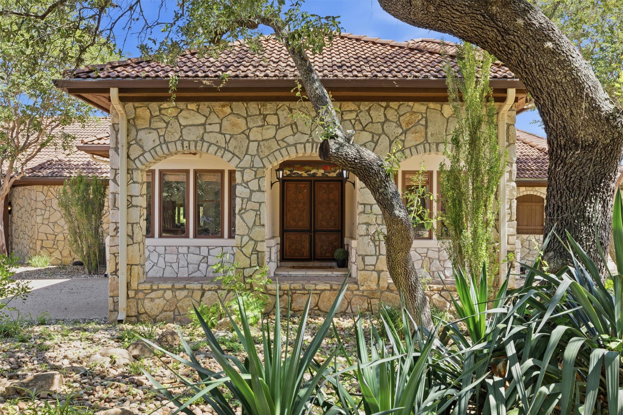 1600 Las Entradas DR, Spicewood, TX 78669 photo 2