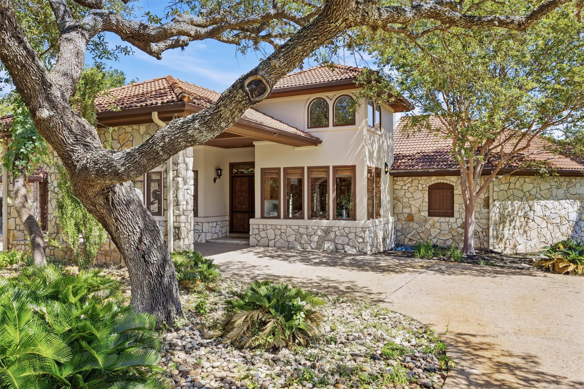 1600 Las Entradas DR, Spicewood, TX 78669 photo 3