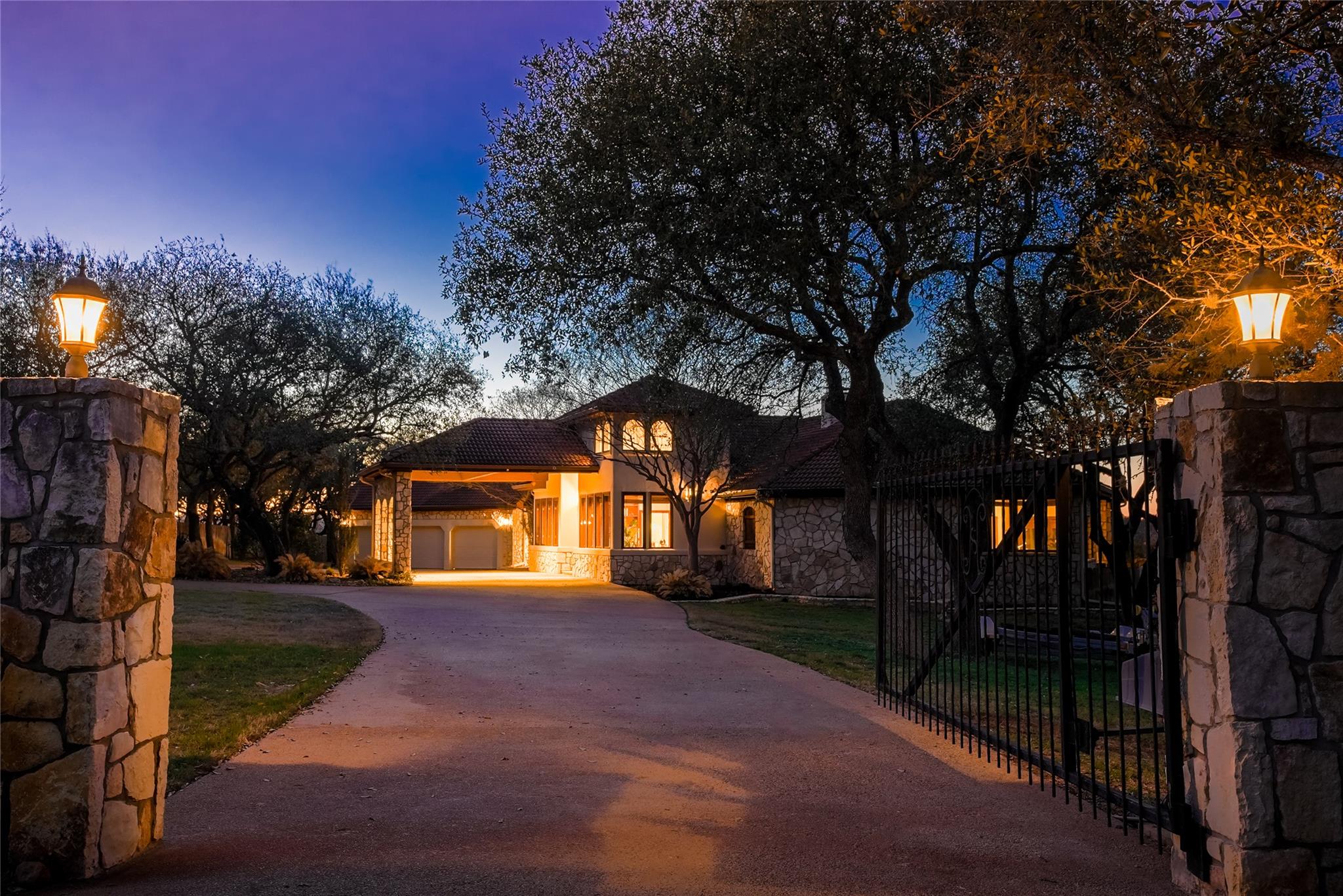1600 Las Entradas DR, Spicewood, TX 78669 photo 4
