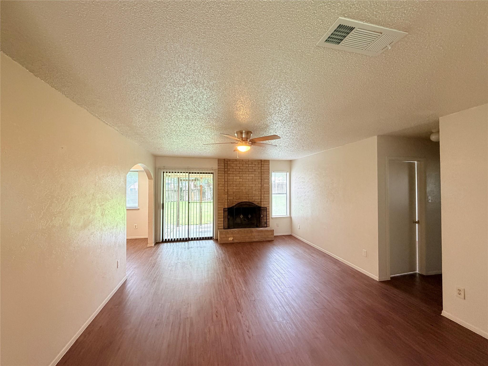10904 Meadgreen CT, Austin, TX 78758 photo 2