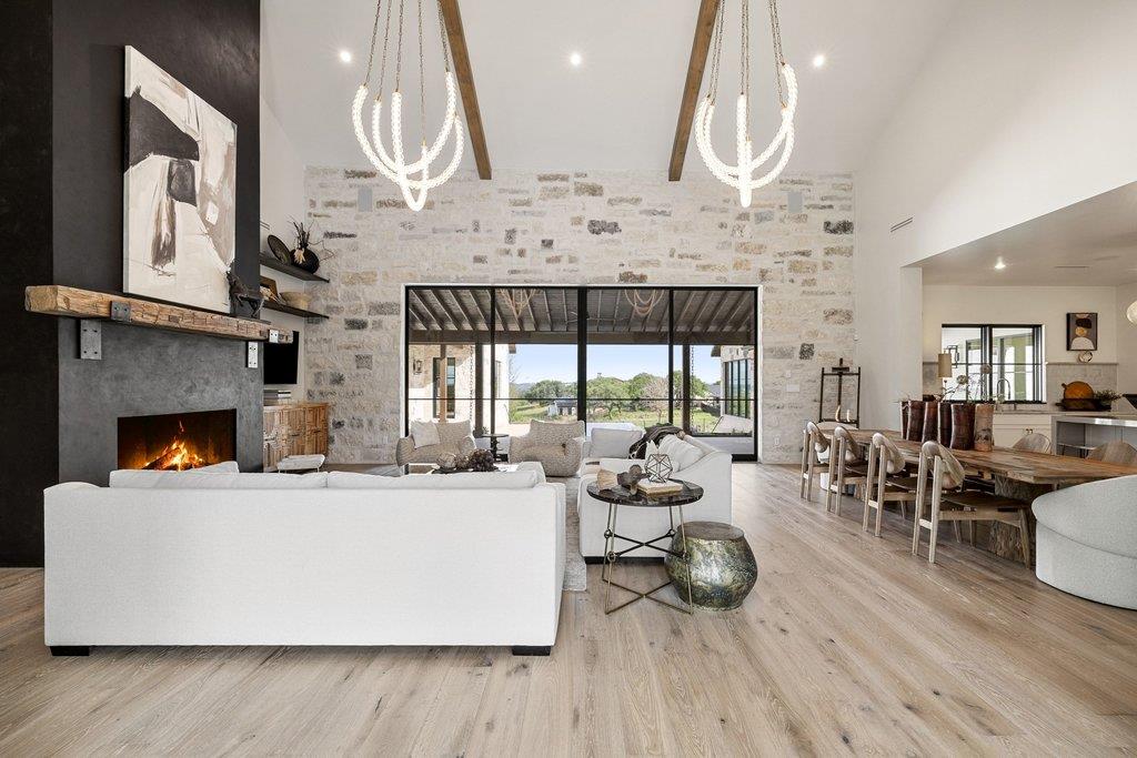 27031 Haynie Flat RD, Spicewood, TX 78669 photo 4