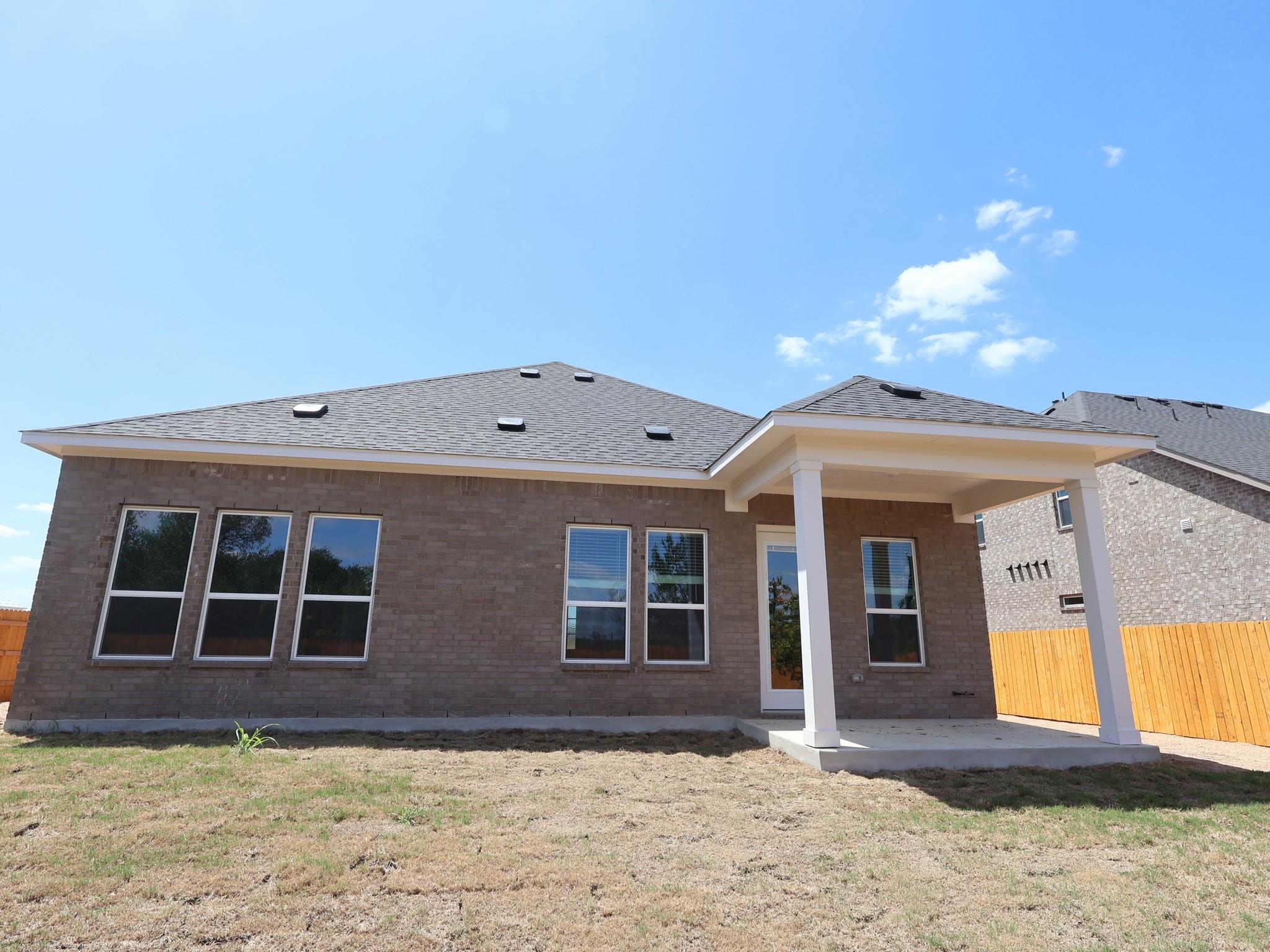275 Callahan LOOP, Buda, TX 78610 photo 2