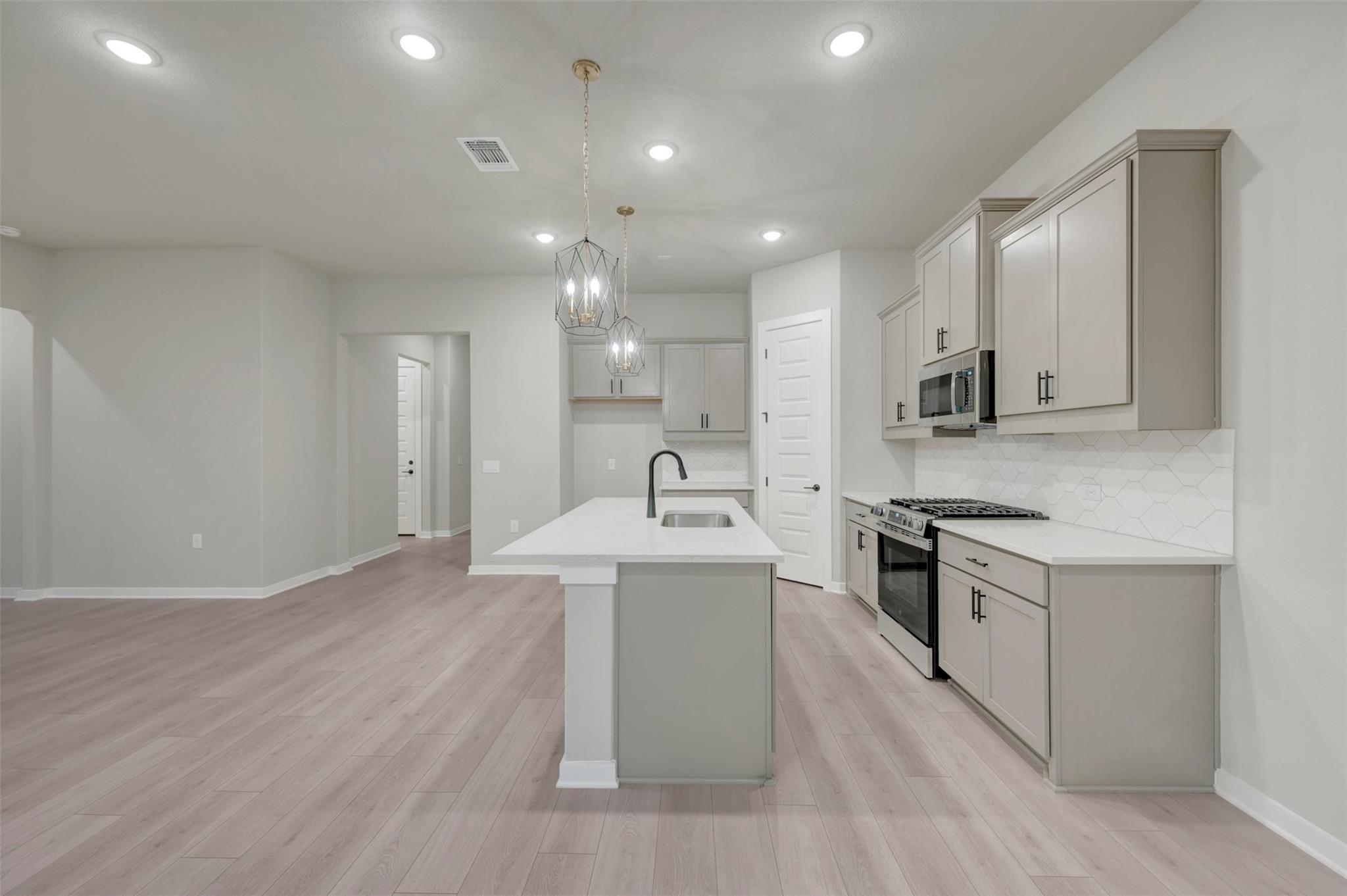 275 Callahan LOOP, Buda, TX 78610 photo 5