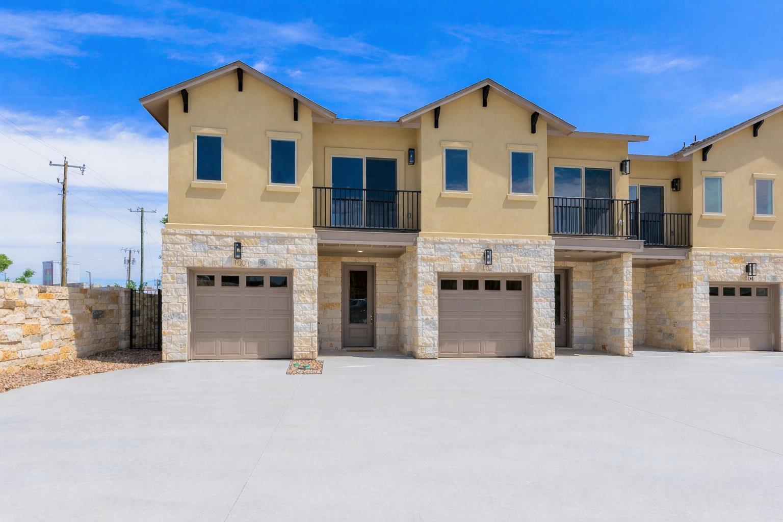 SOLARA AT HIGHLAND HORIZION TOWNHOMES