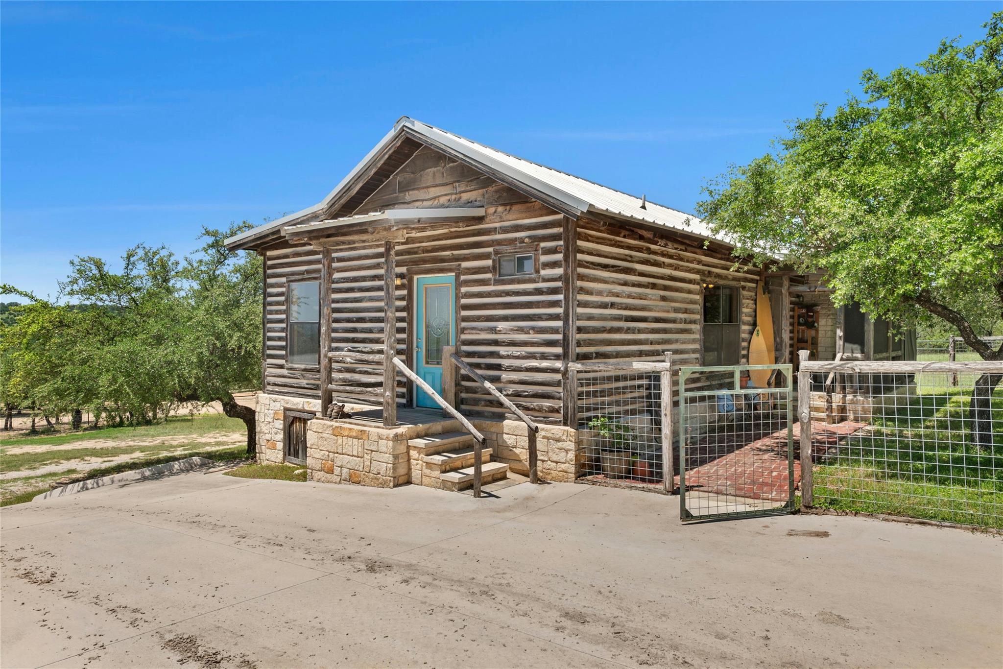 496 Middleton RD, Spicewood, TX 78669 photo 4