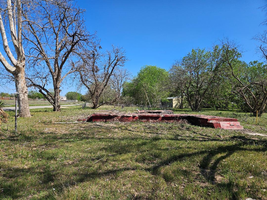 201 Harris ST, Smithville, TX 78957 photo 3