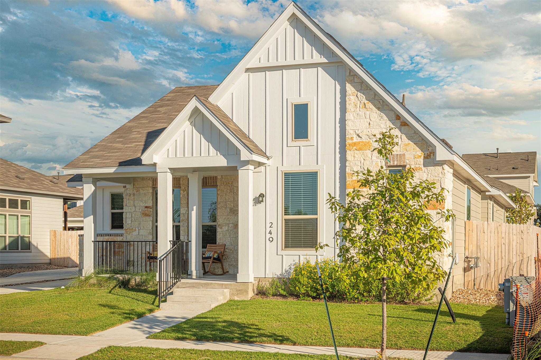 249 Treadwell LN, Kyle, TX 78640 photo 2