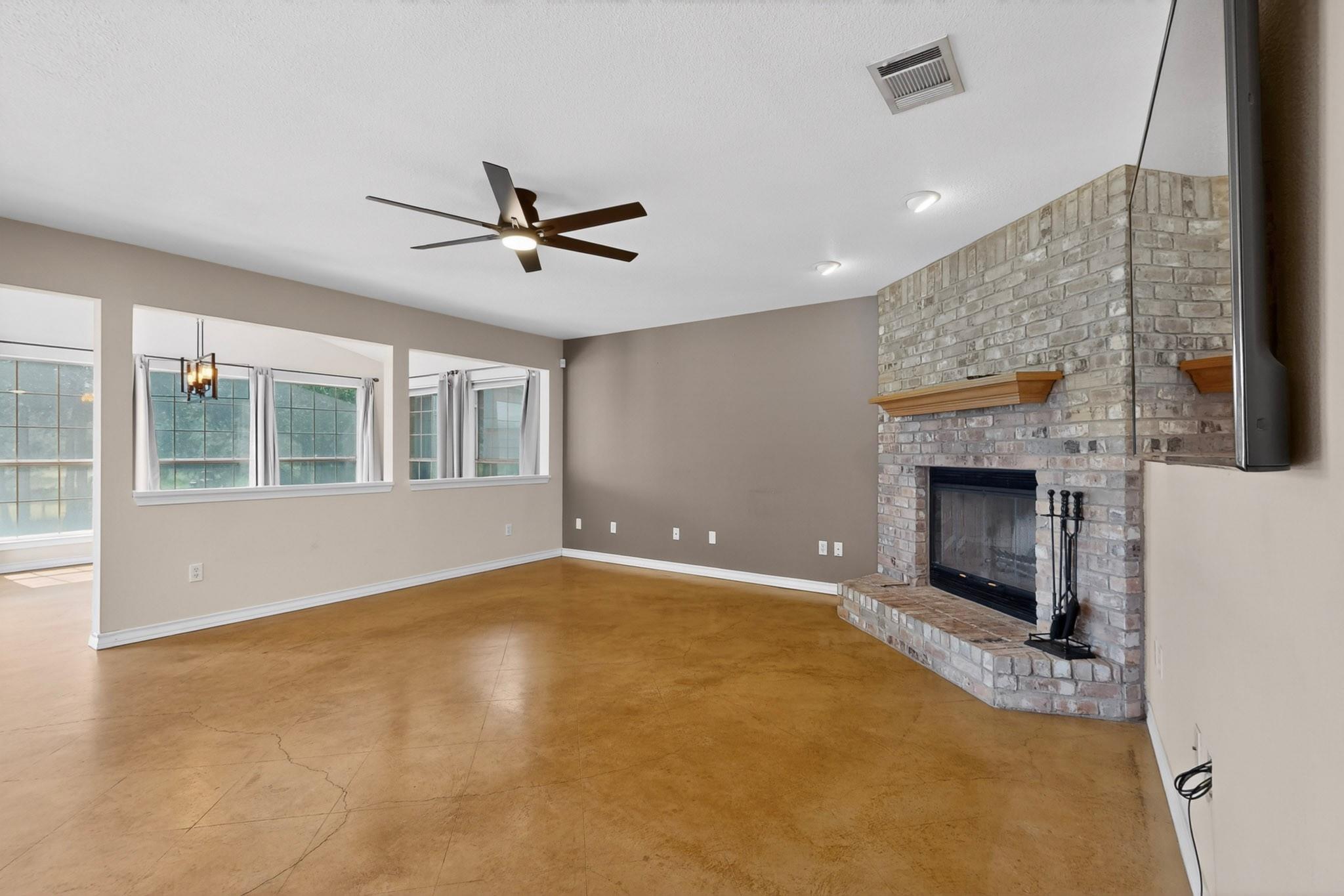 311 Oak Forest CV, Buda, TX 78610 photo 5