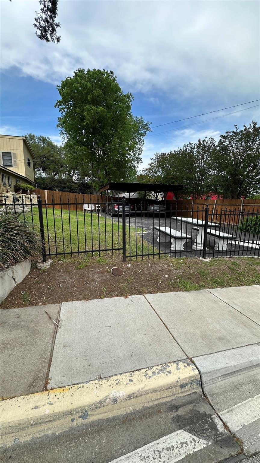 3116 12th ST, Austin, TX 78702 photo 3