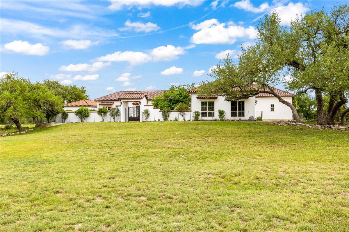 230 Dry Bear CRK, New Braunfels, TX 78132 photo 2