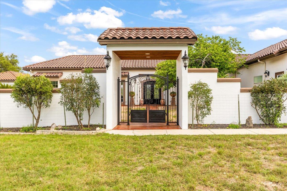 230 Dry Bear CRK, New Braunfels, TX 78132 photo 3