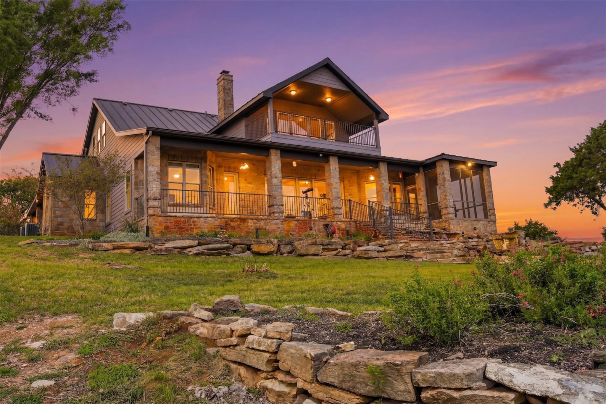 1071 Escalar DR, Buchanan Dam, TX 78609 photo 2