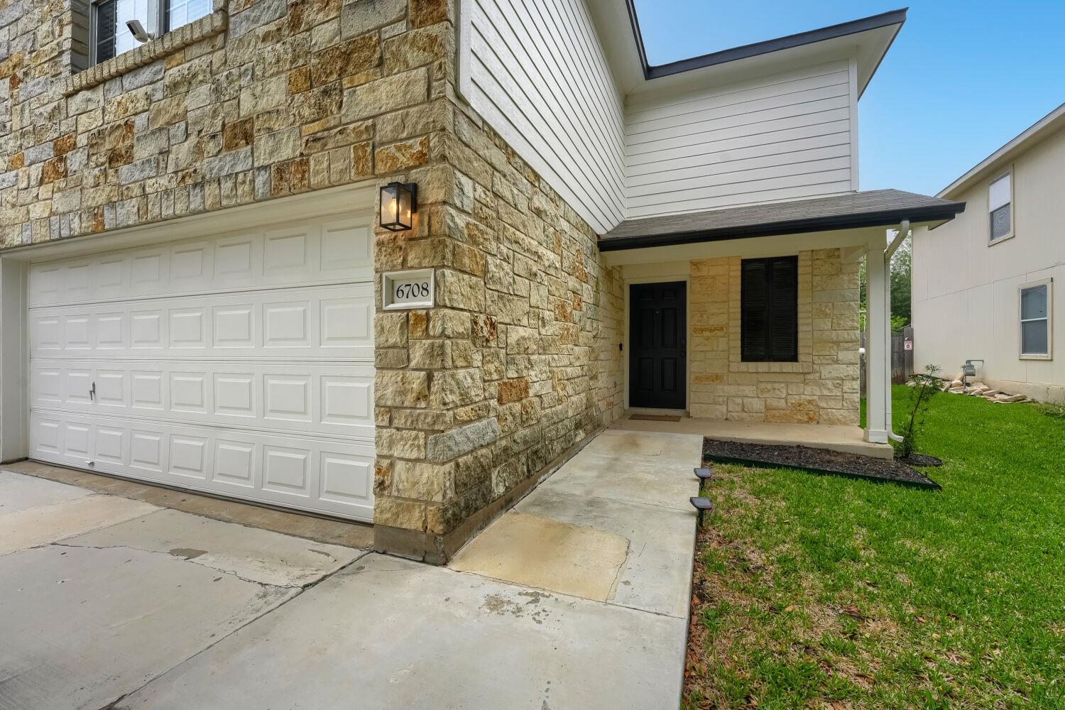 6708 Panda Royle DR, Del Valle, TX 78617 photo 2