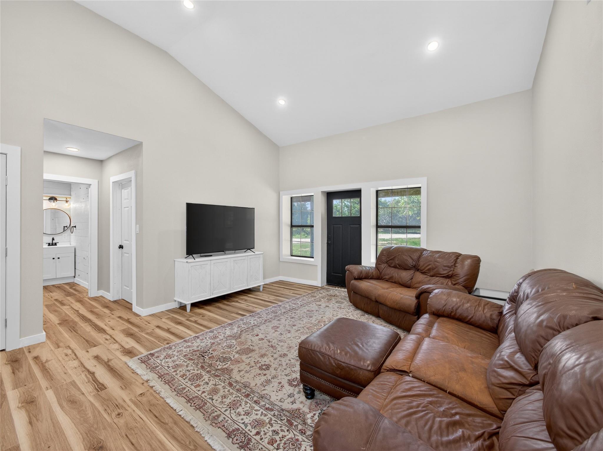 411 Avila LN, Briggs, TX 78608 photo 5