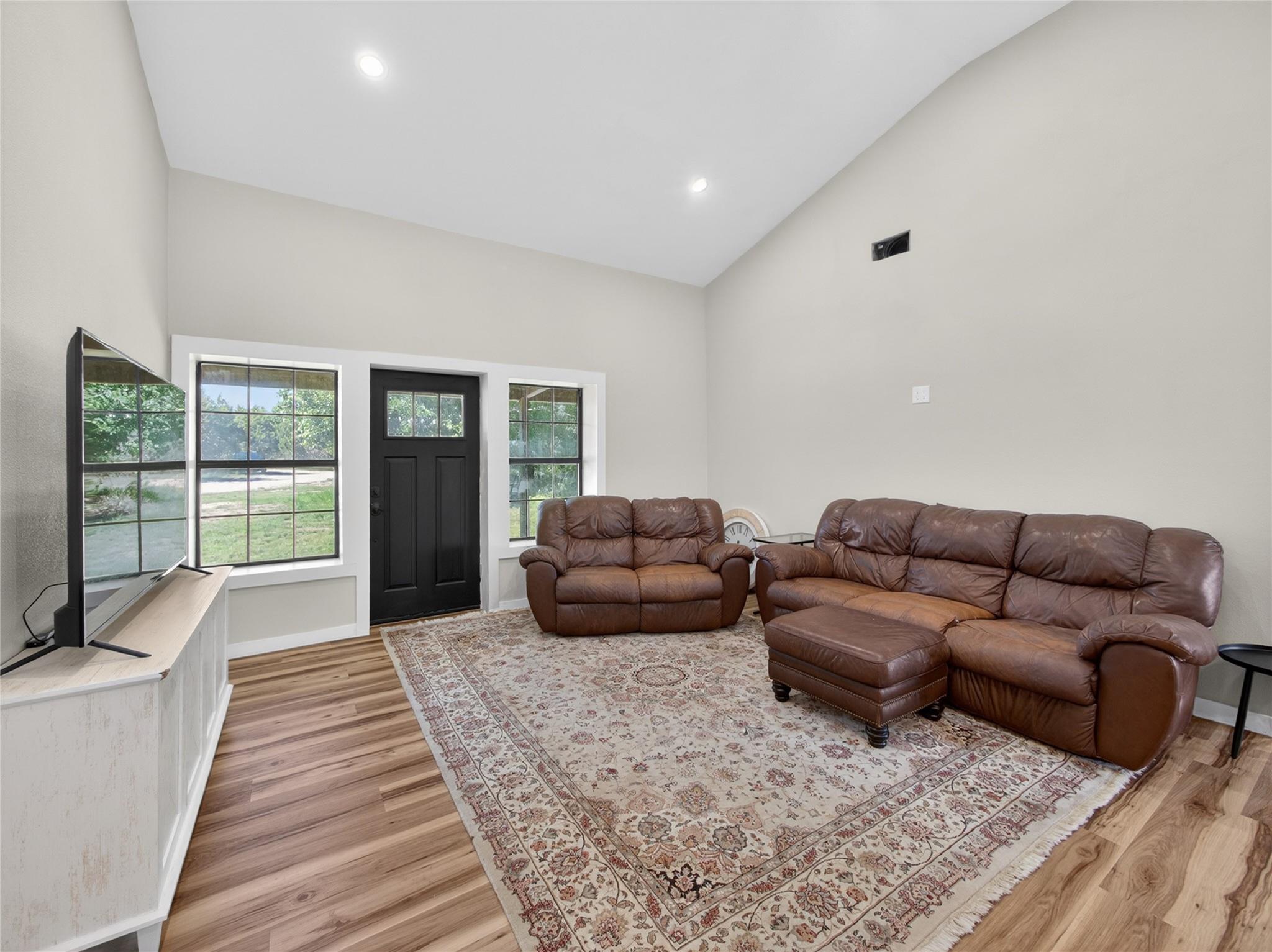 411 Avila LN, Briggs, TX 78608 photo 4