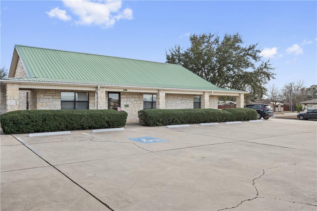 409 Mallard LN, Taylor, TX 76574 photo 3