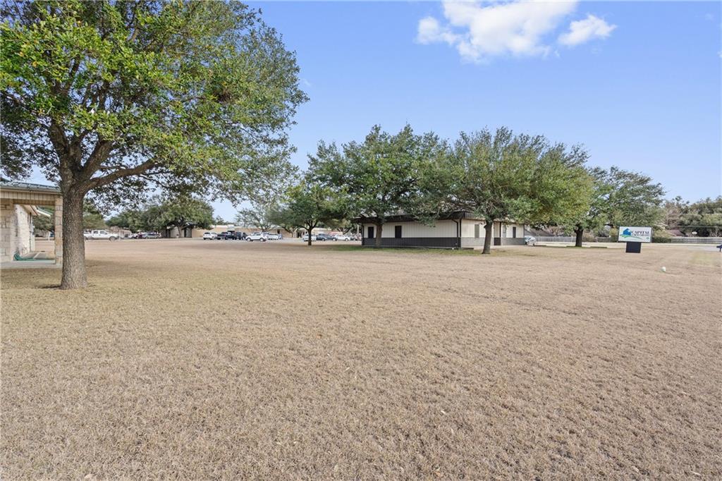 409 Mallard LN, Taylor, TX 76574 photo 5