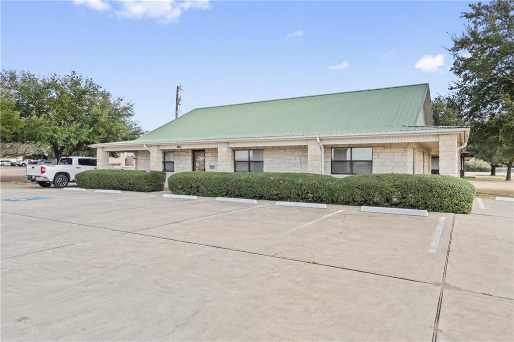 409 Mallard LN, Taylor, TX 76574 photo 4