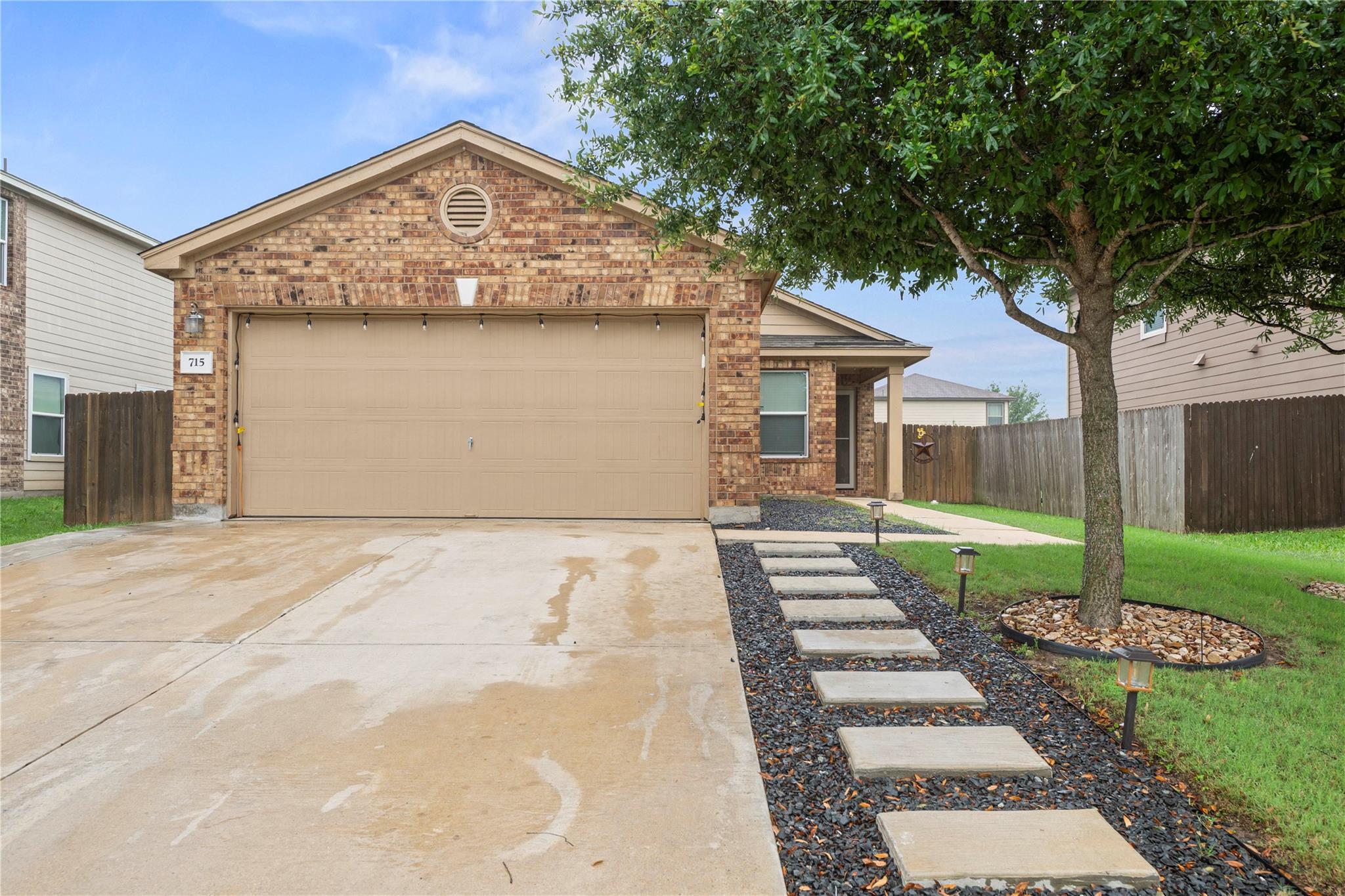 715 Estes PARK, Taylor, TX 76574 photo 2