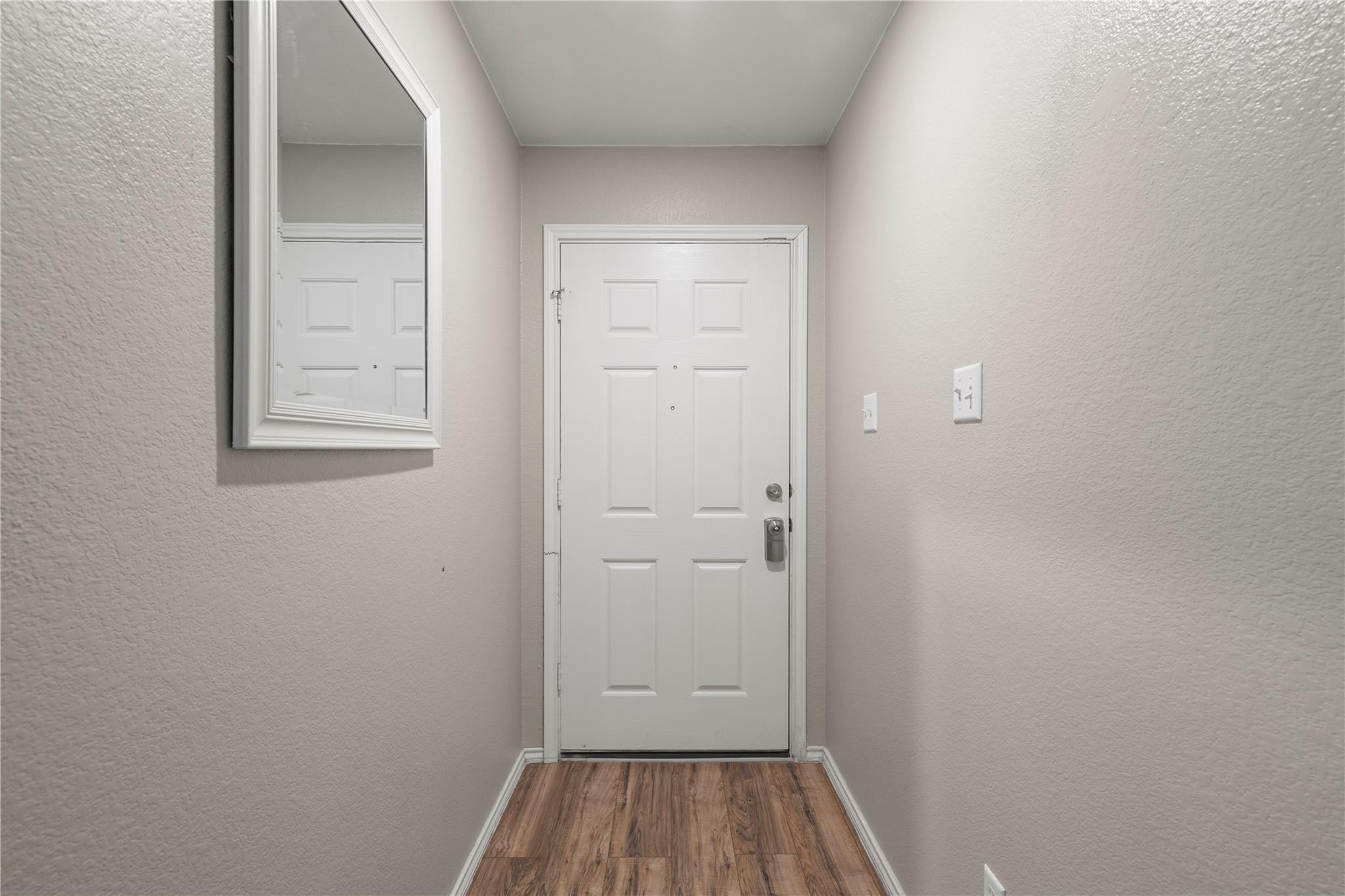 715 Estes PARK, Taylor, TX 76574 photo 4