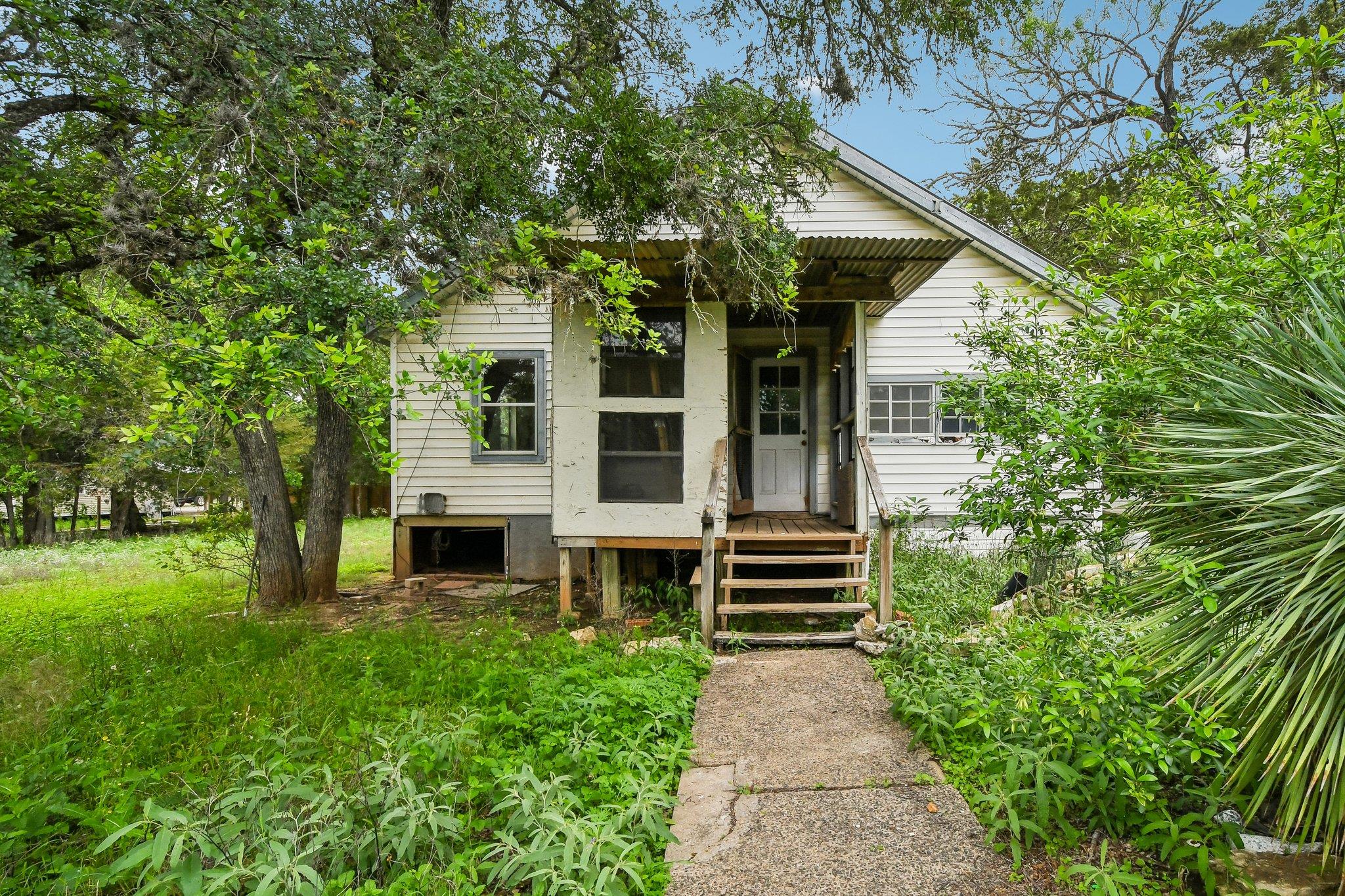 116 Hart LN, Cedar Creek, TX 78612 photo 2