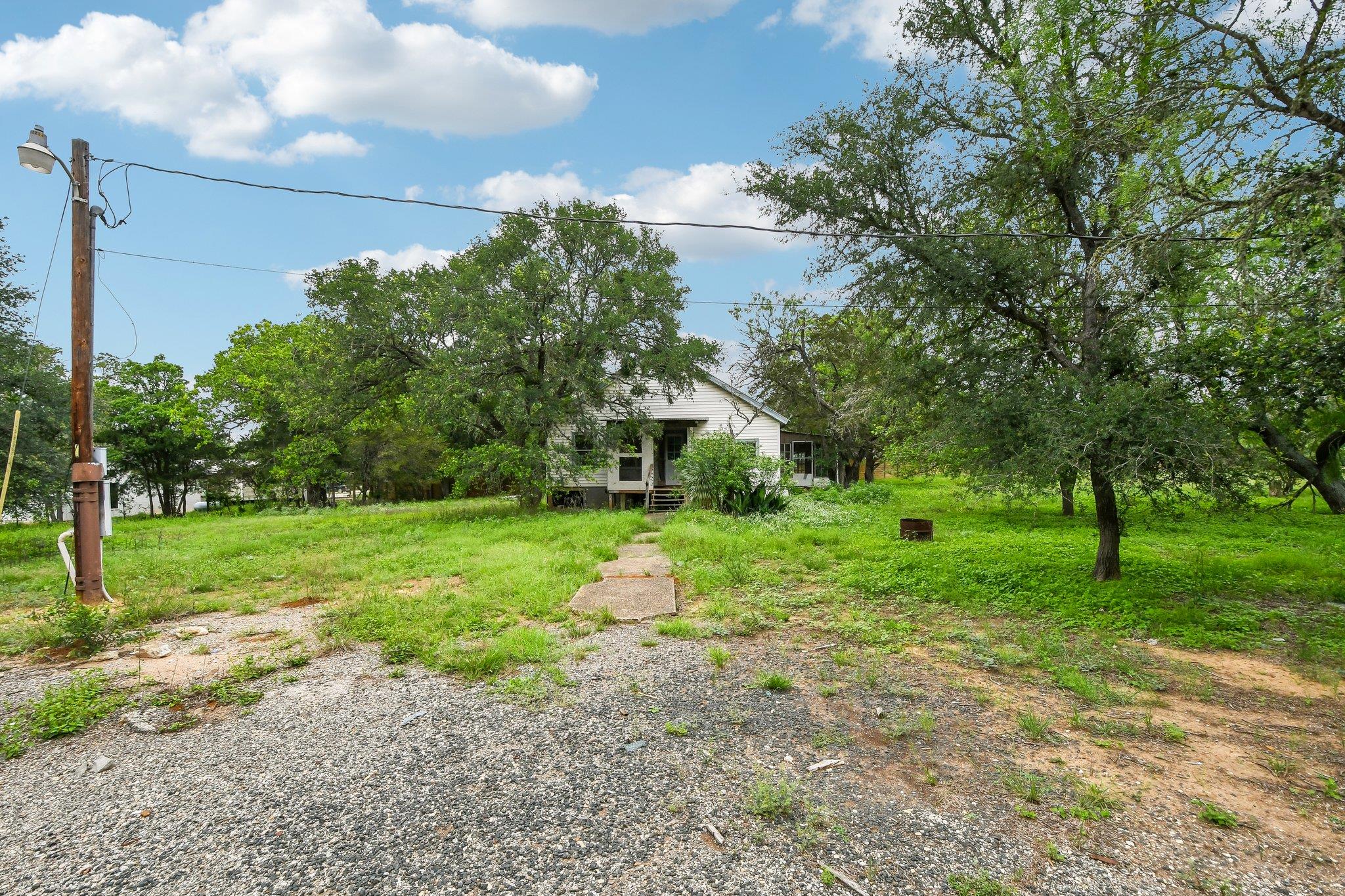 116 Hart LN, Cedar Creek, TX 78612 photo 3