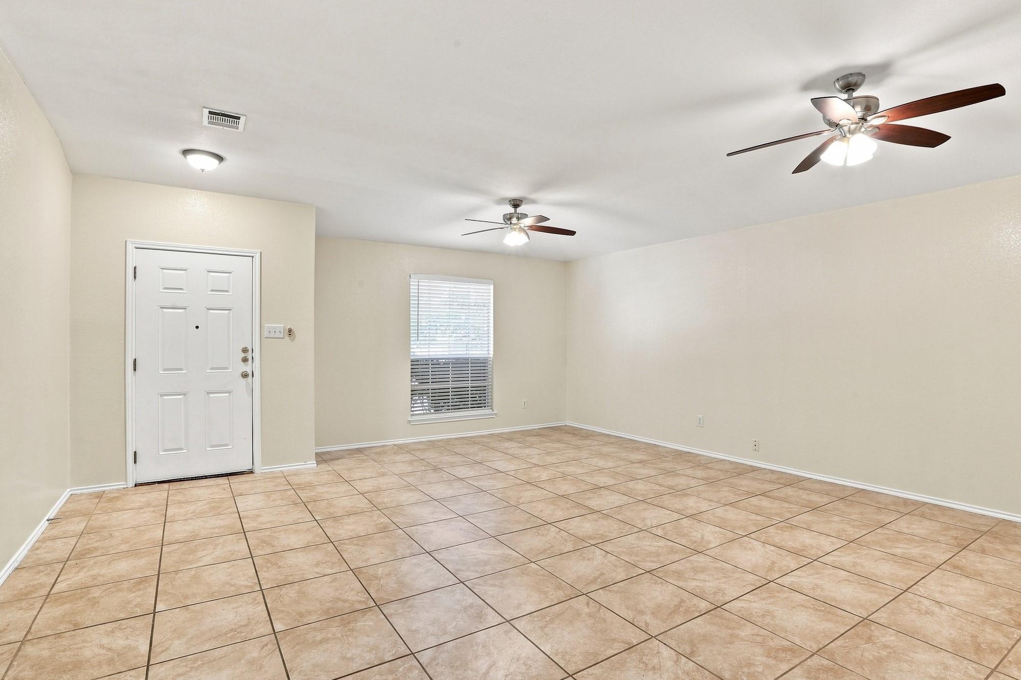 338 Oxford DR, Kyle, TX 78640 photo 5