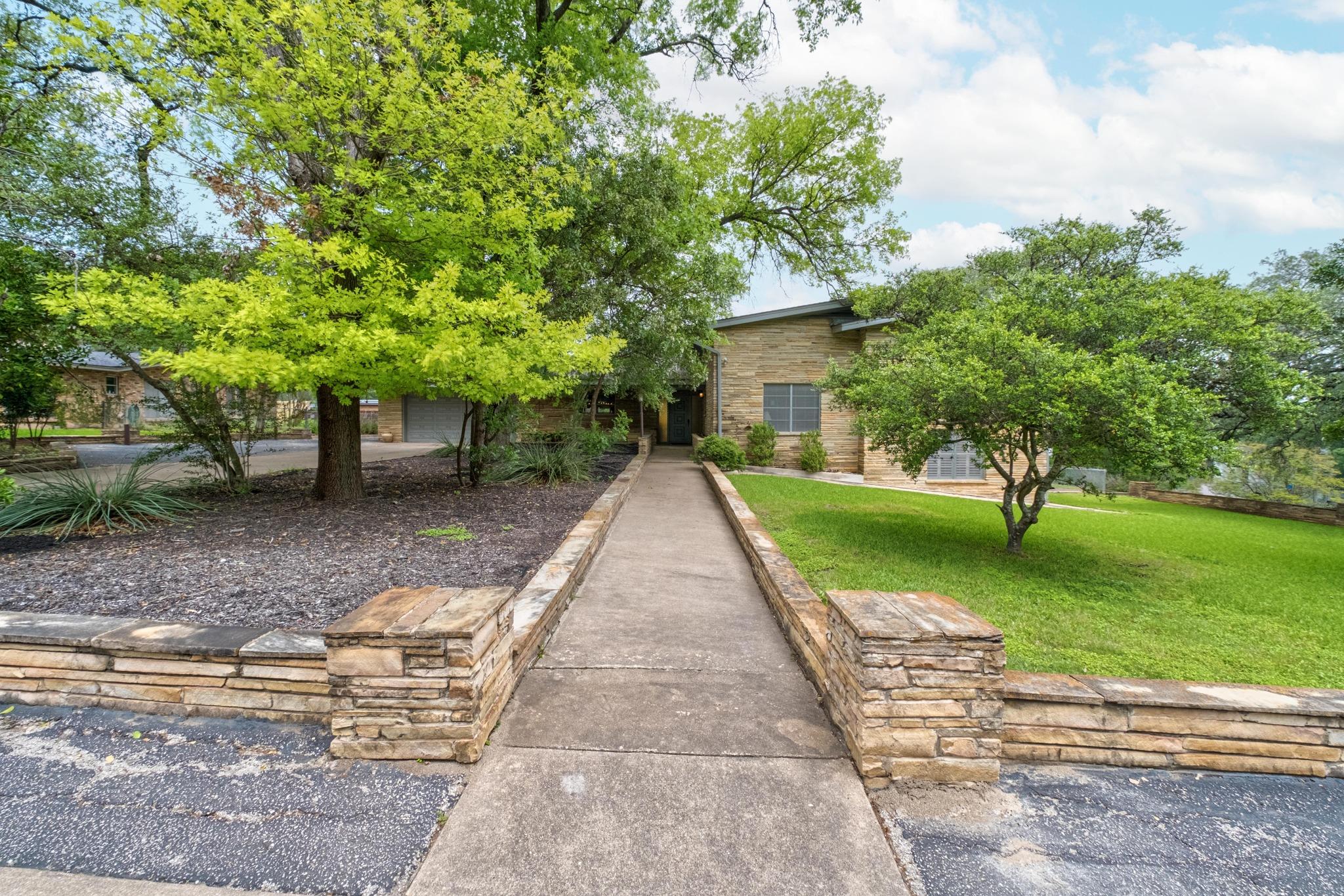 2805 Hatley DR, Austin, TX 78746 photo 4