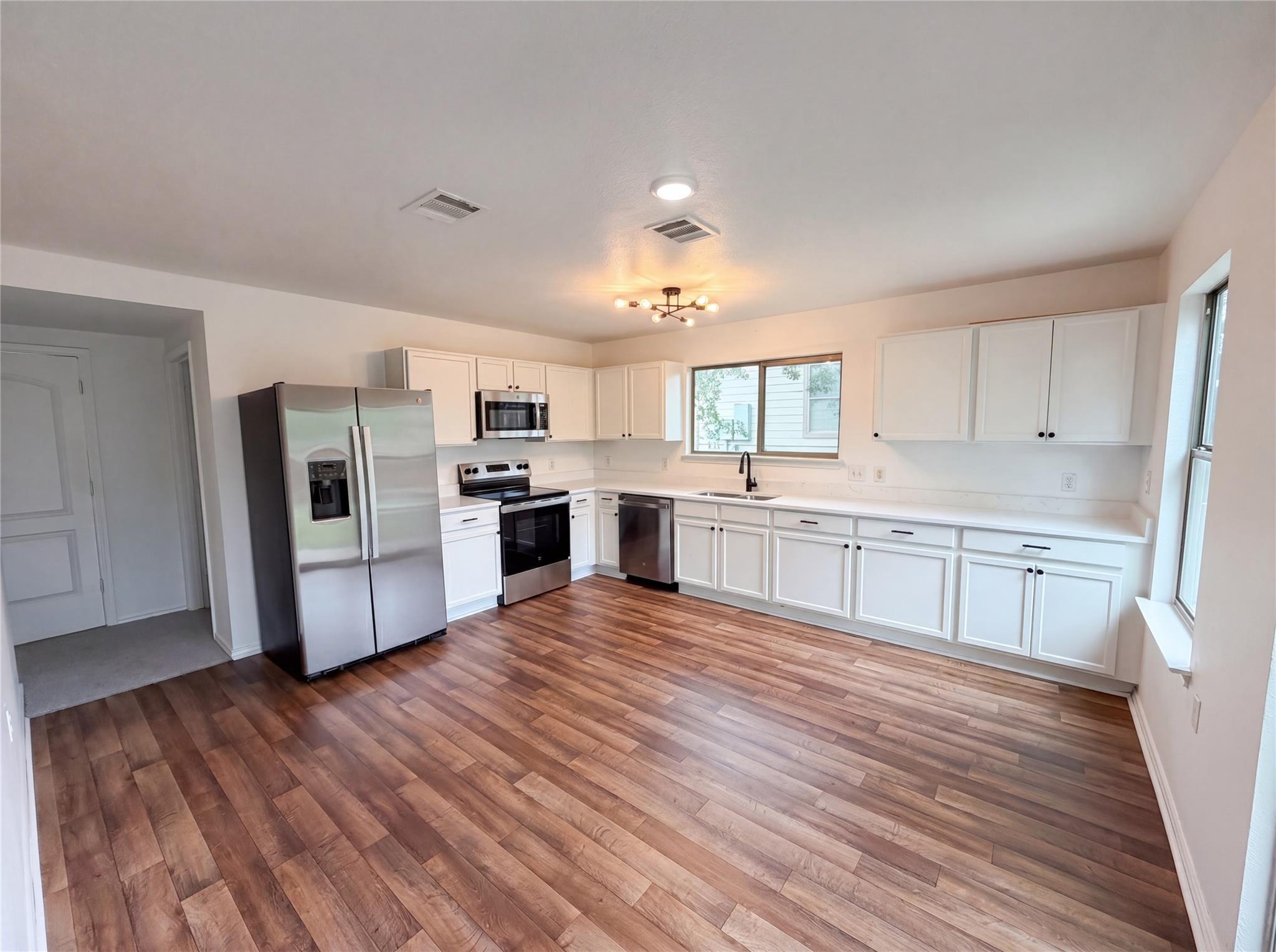 5406 Hearsey DR, Austin, TX 78744 photo 2
