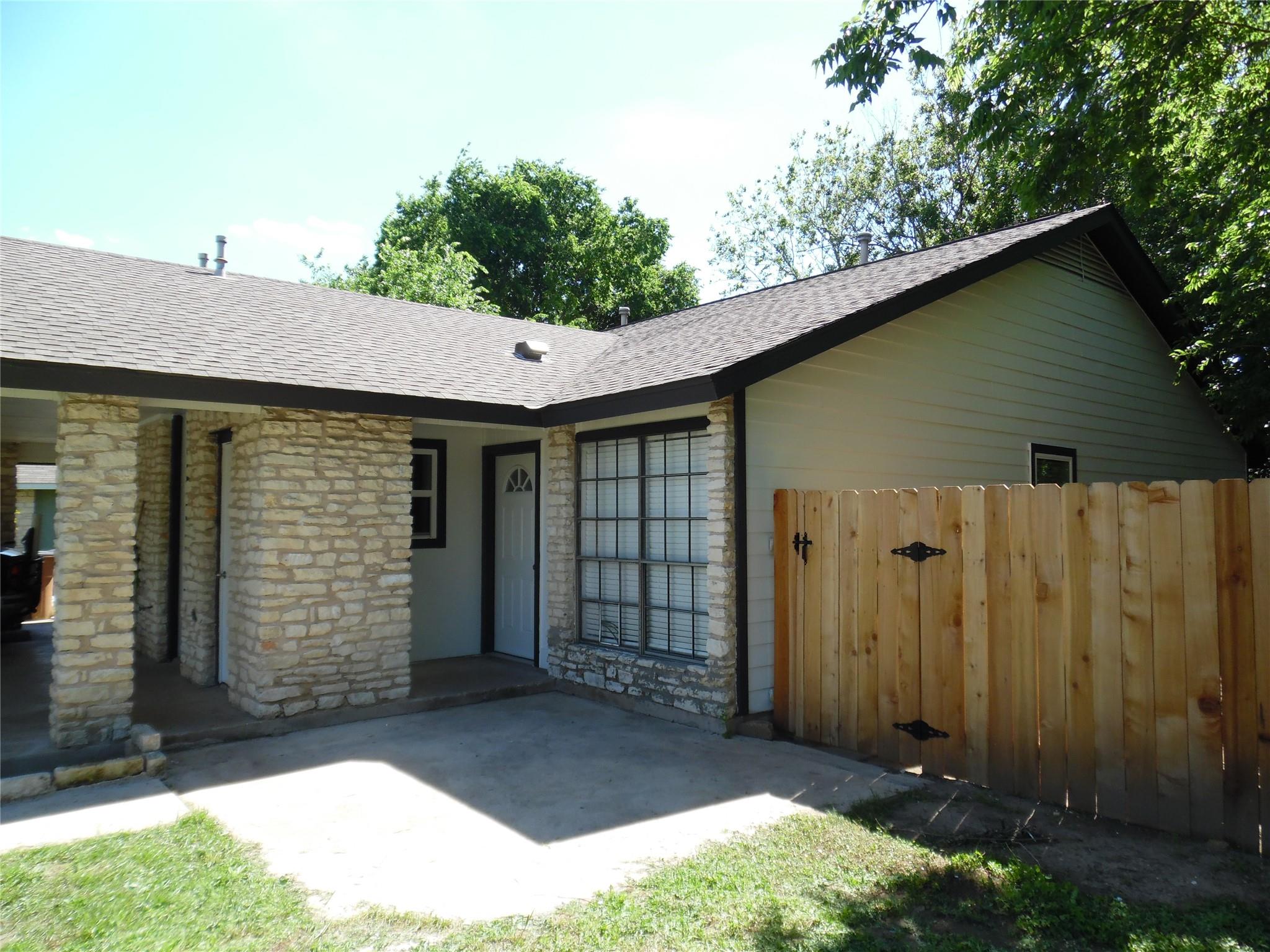 7400 Dixie DR #B, Austin, TX 78744 photo 2