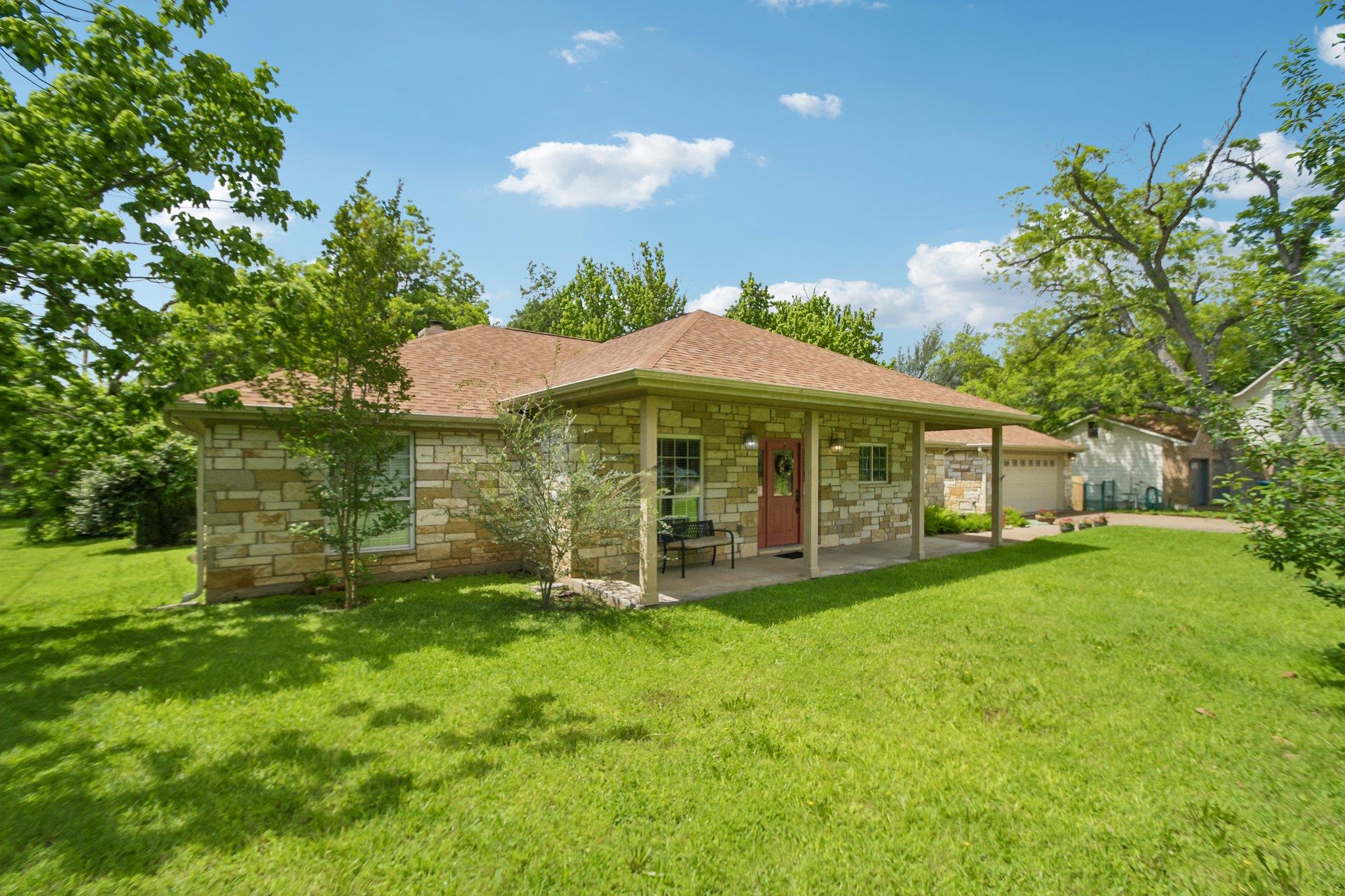 307 4th ST, Elgin, TX 78621 photo 2