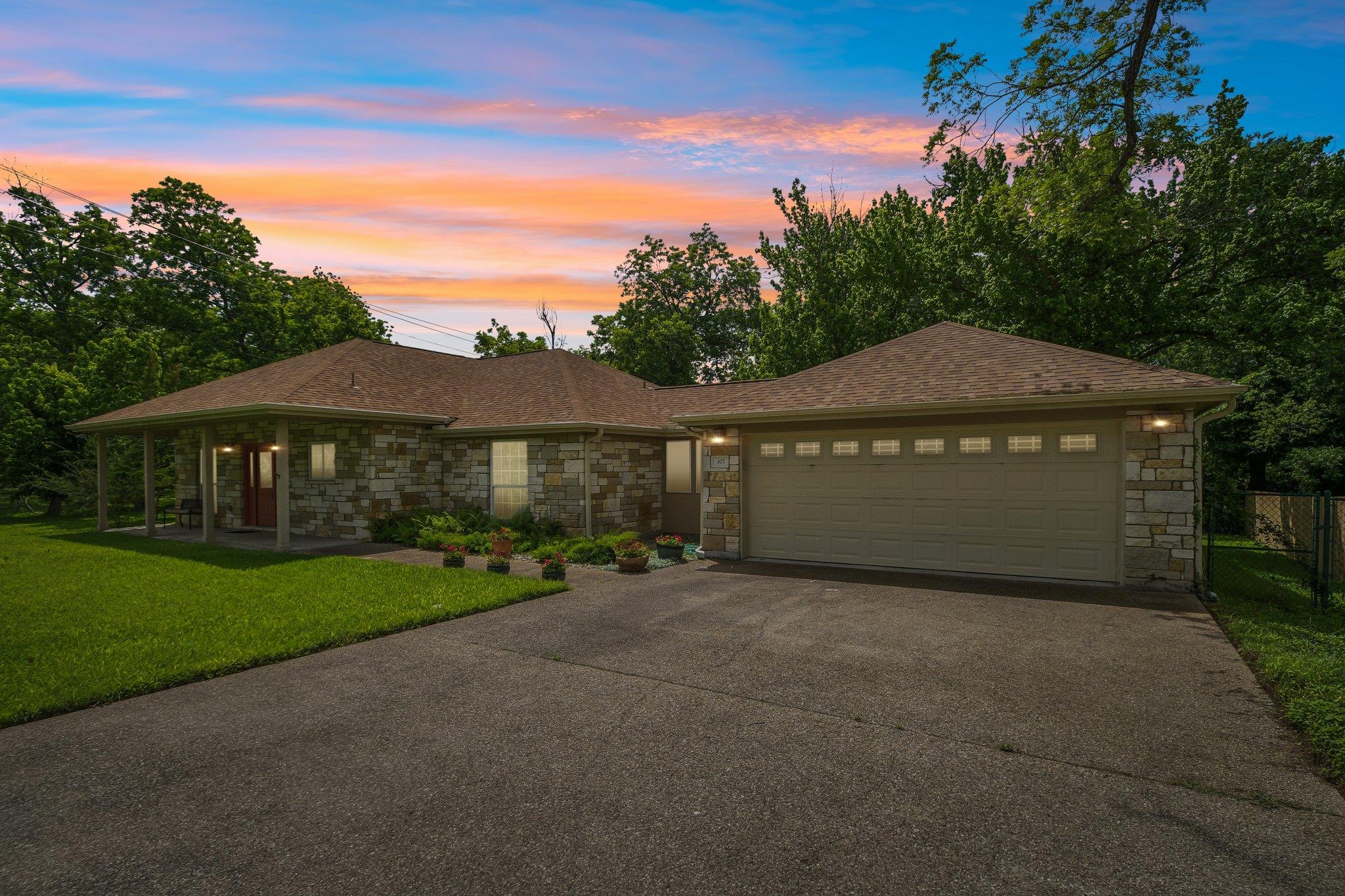 307 4th ST, Elgin, TX 78621 photo 3
