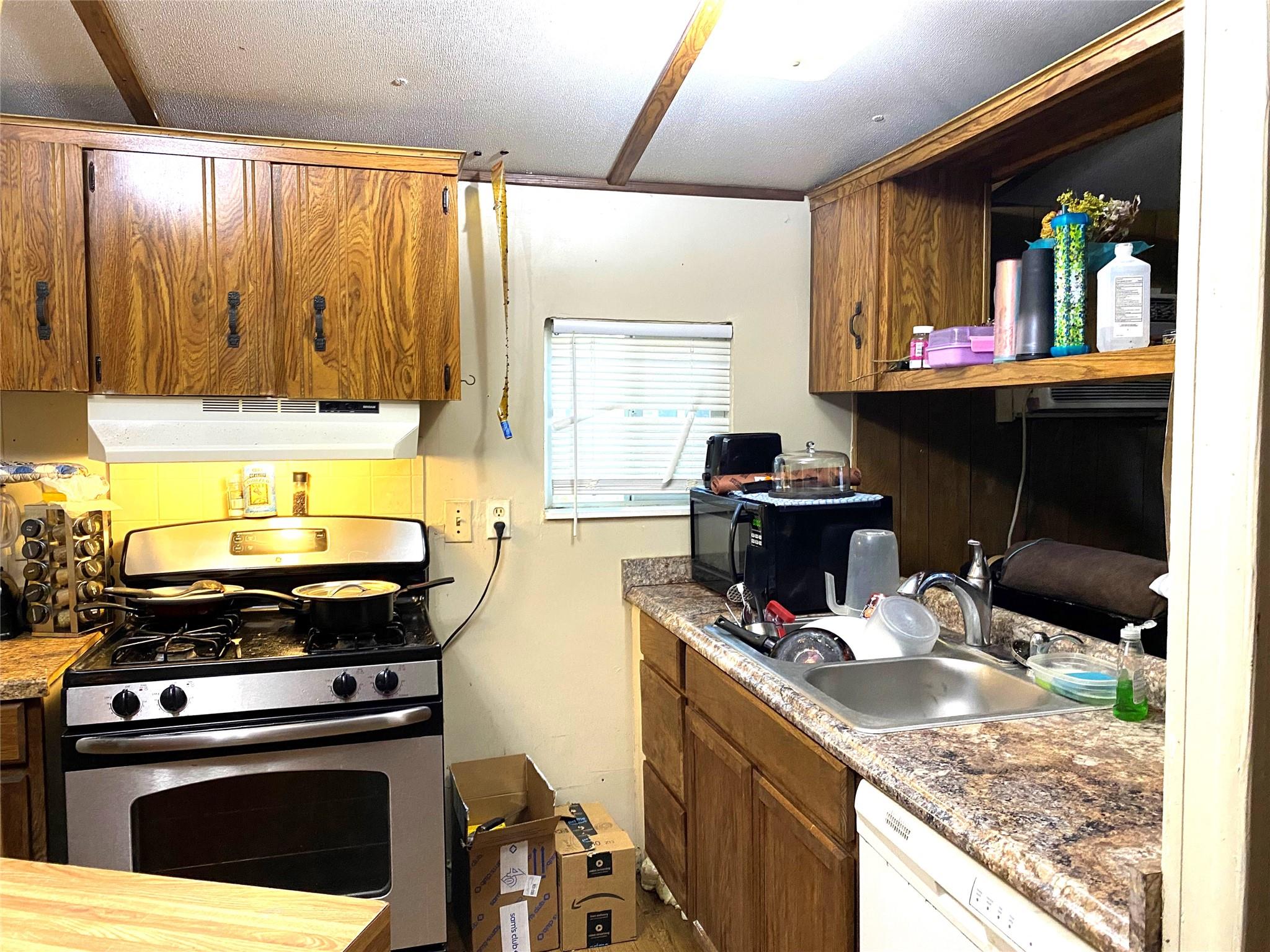 410 North ST, Kyle, TX 78640 photo 4