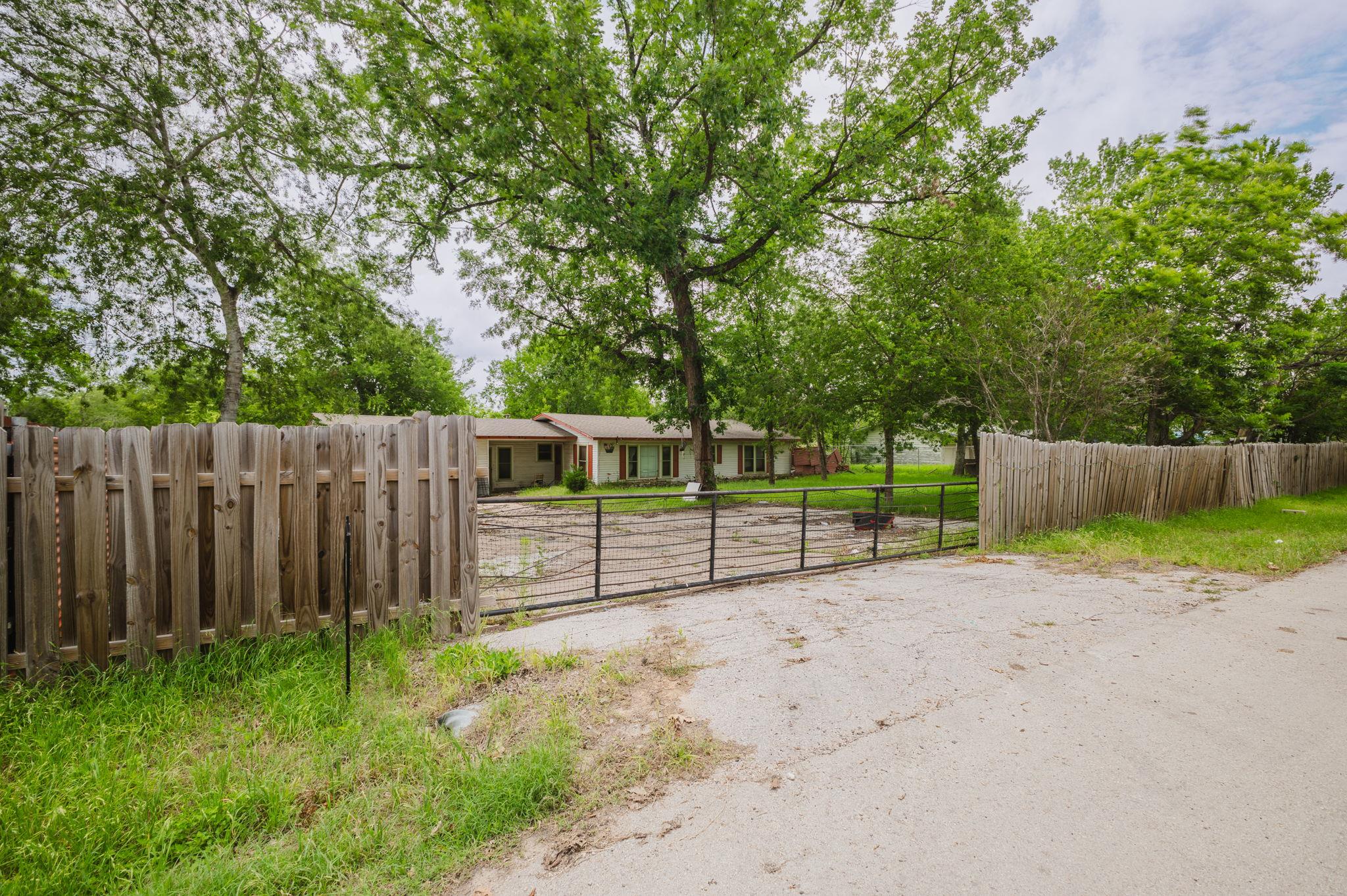 6803 Viewing PL, Austin, TX 78719 photo 2
