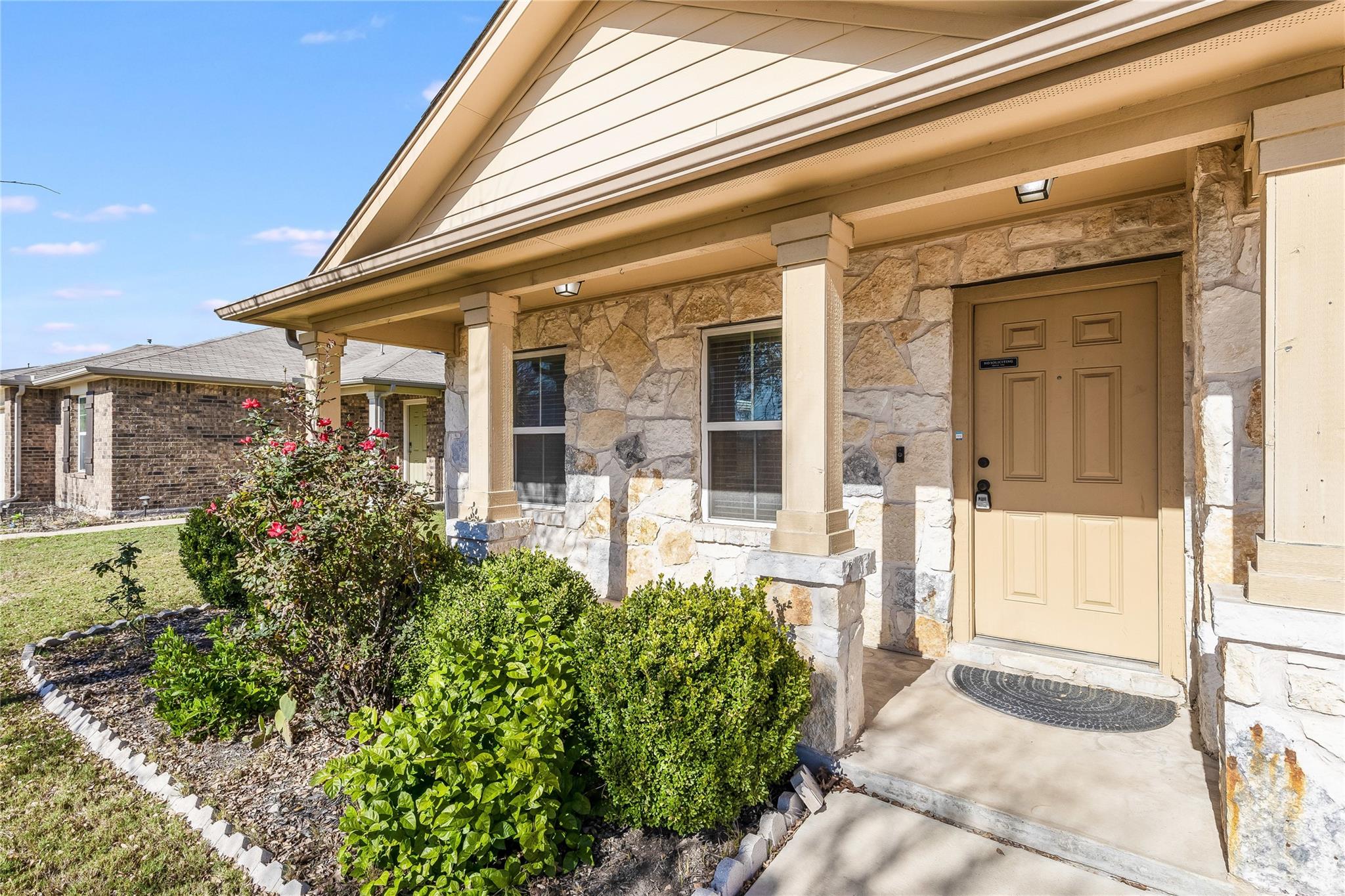 704 Mitchell DR, Hutto, TX 78634 photo 4
