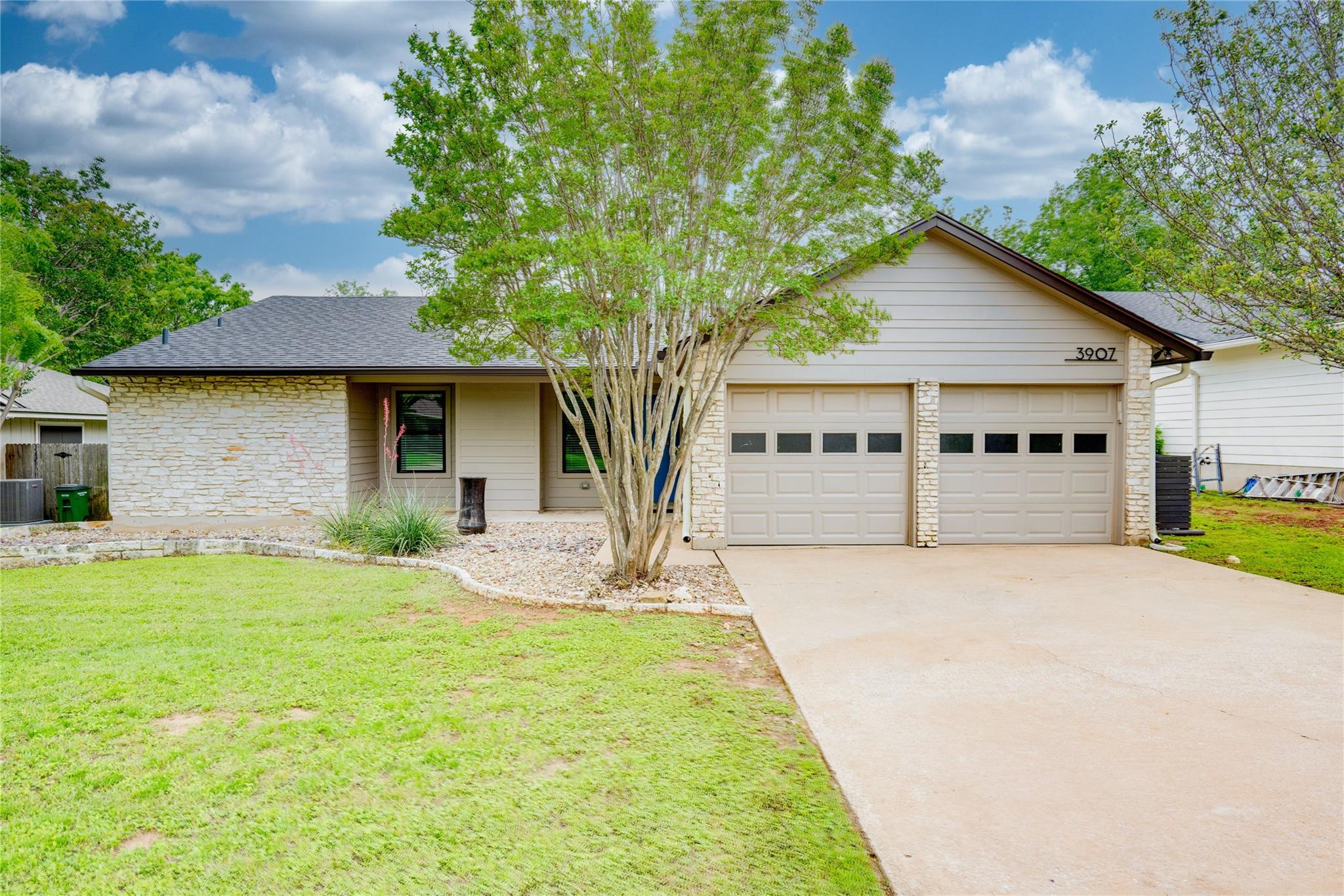 3907 Skipton DR, Austin, TX 78727 photo 2