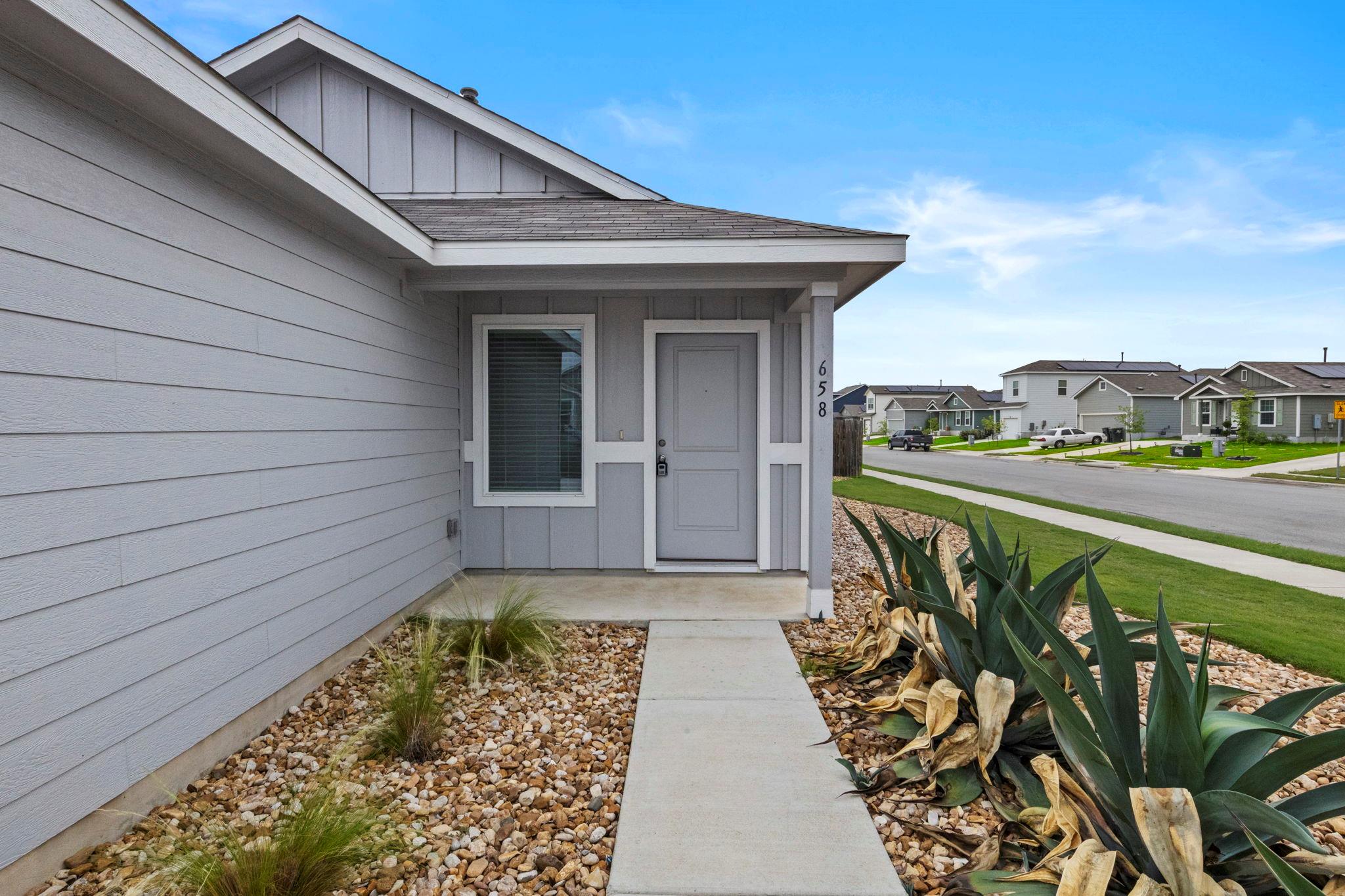 658 Soapstone PASS, San Marcos, TX 78656 photo 2