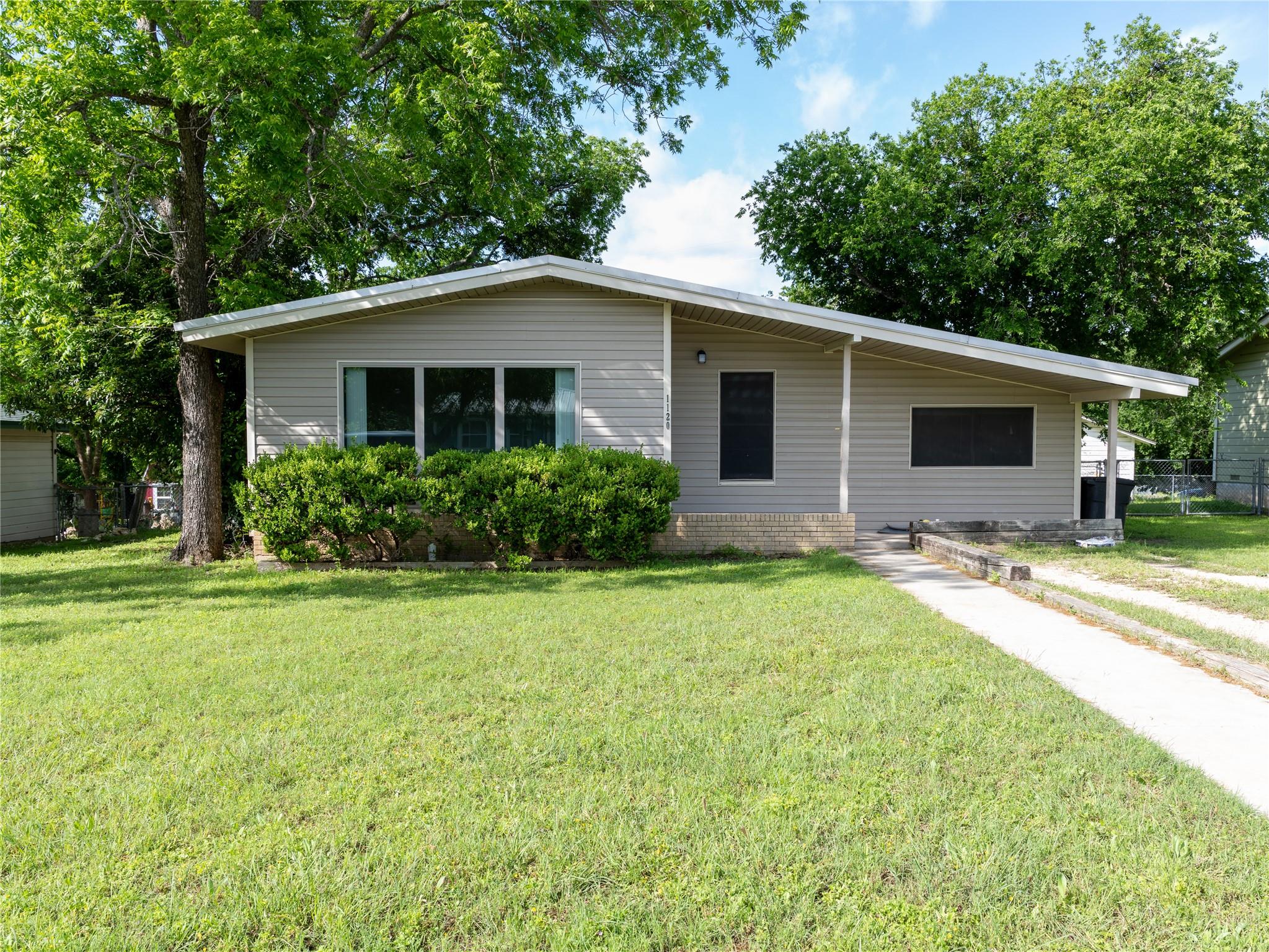 1120 Nix RD, Lampasas, TX 76550 photo 3