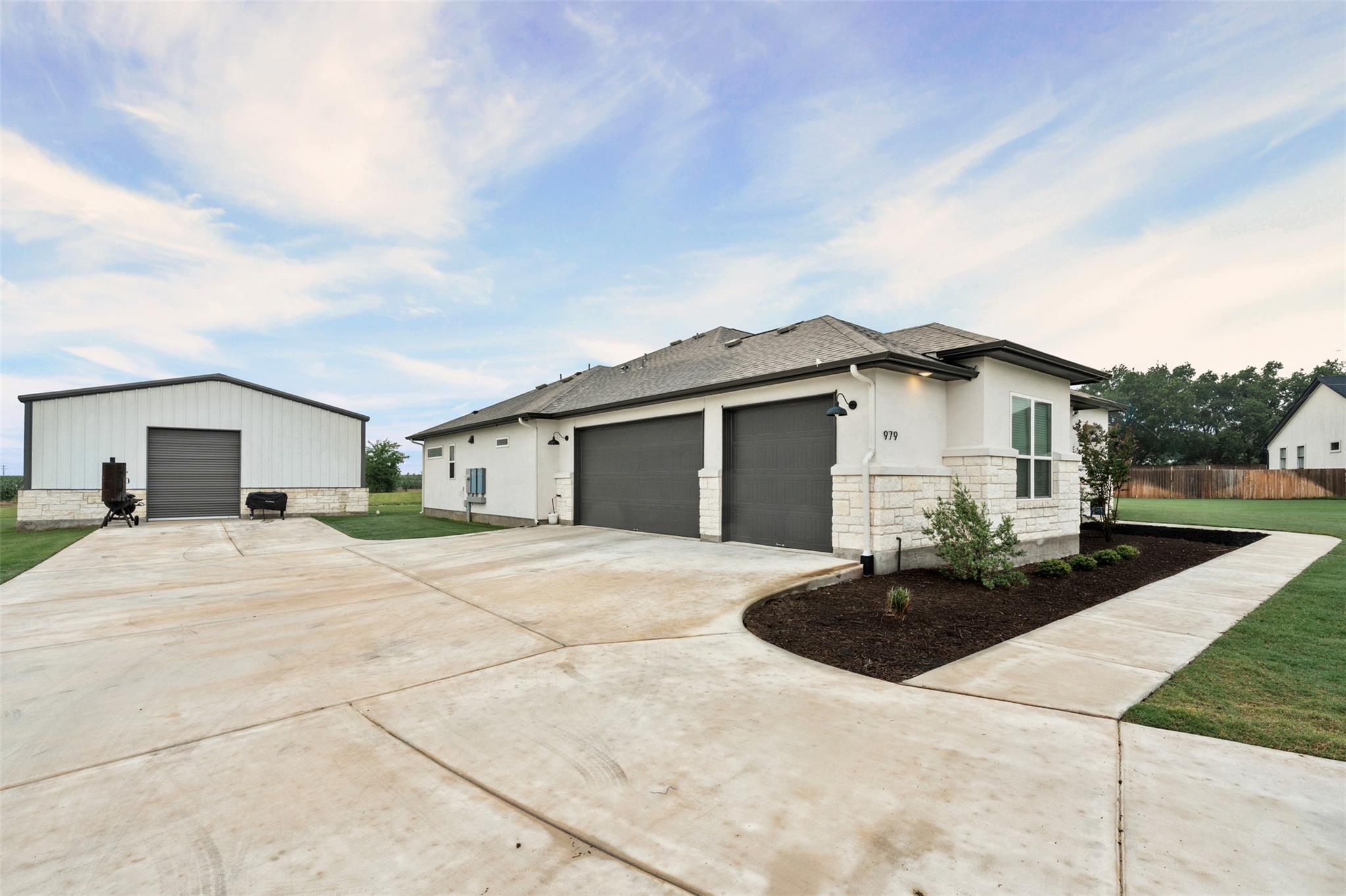 979 Inka RD, Salado, TX 76571 photo 2