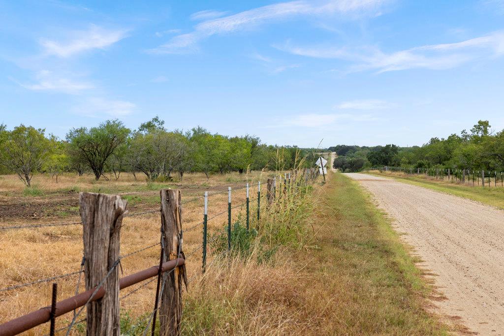 5 CR 171, Nixon, TX 78140 photo 3